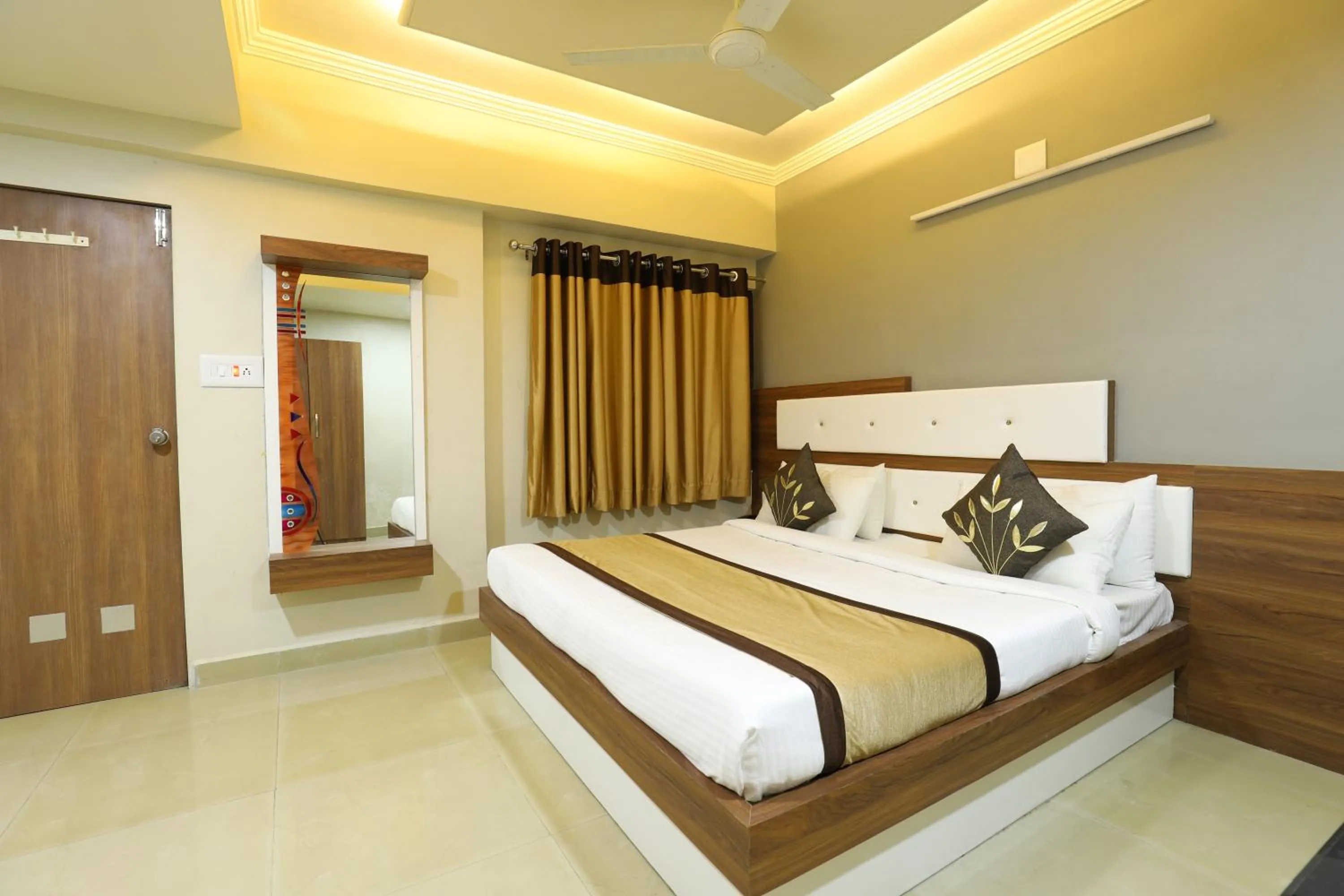 Bed in Hotel Loyal Residency