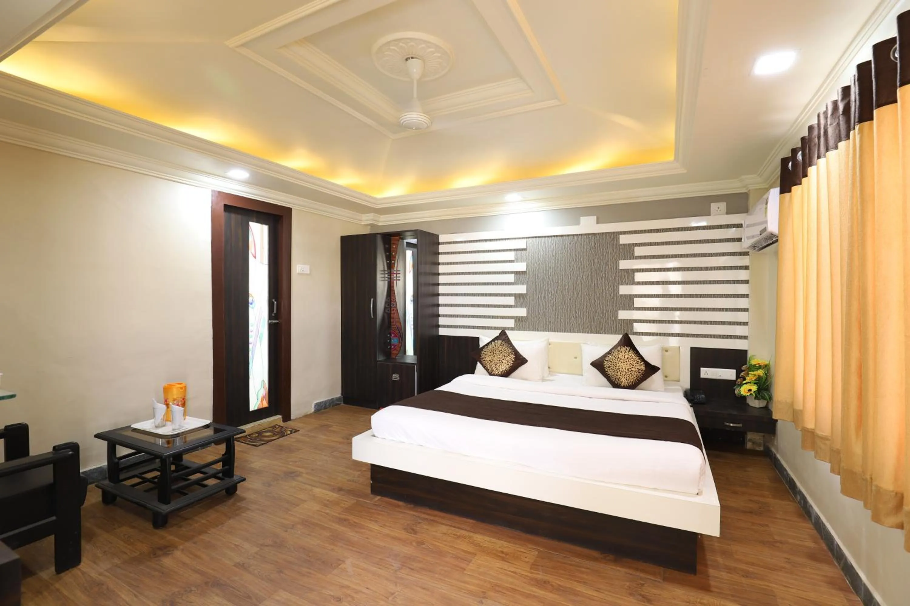 Bed in Hotel Loyal Residency