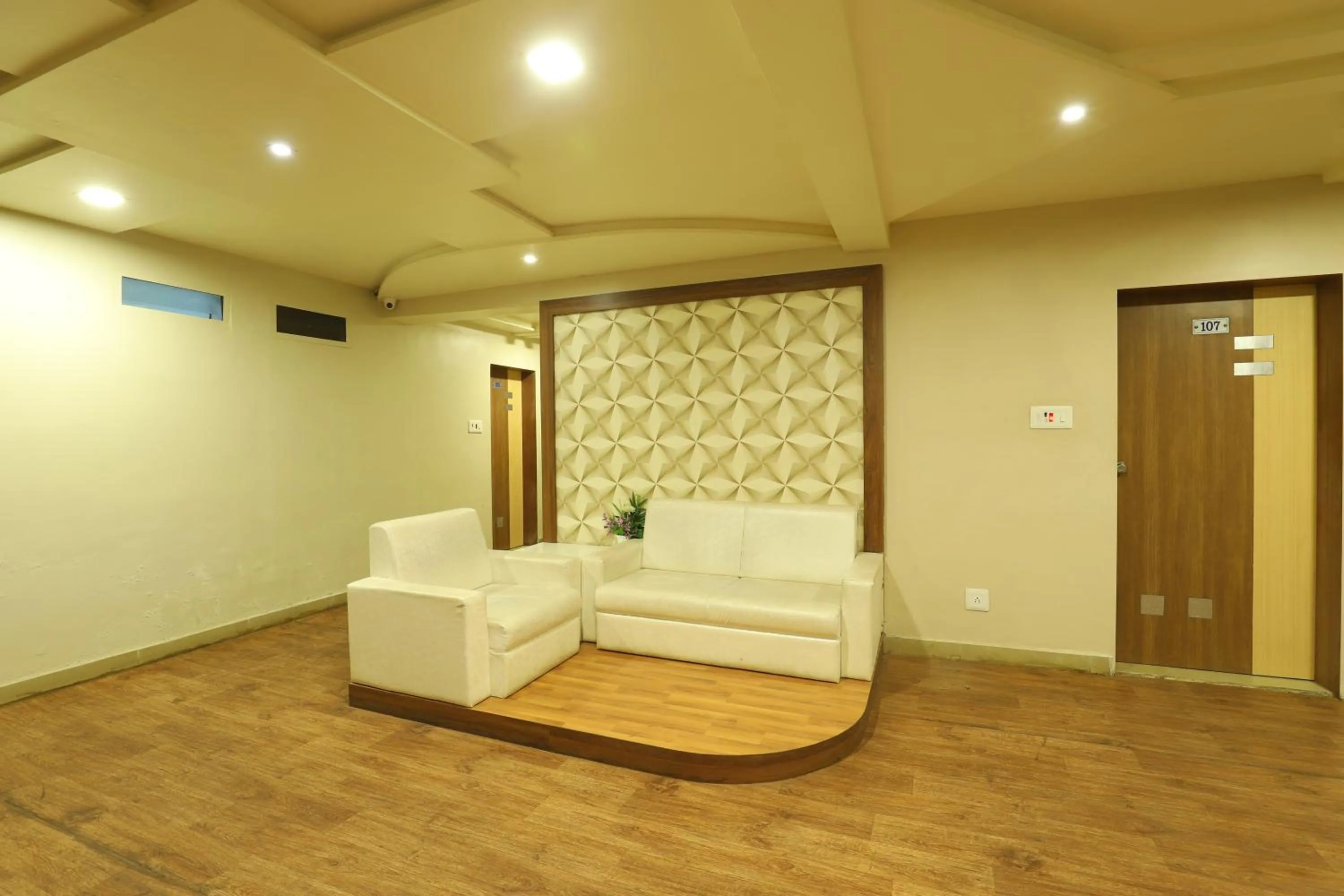 Hotel Loyal Residency