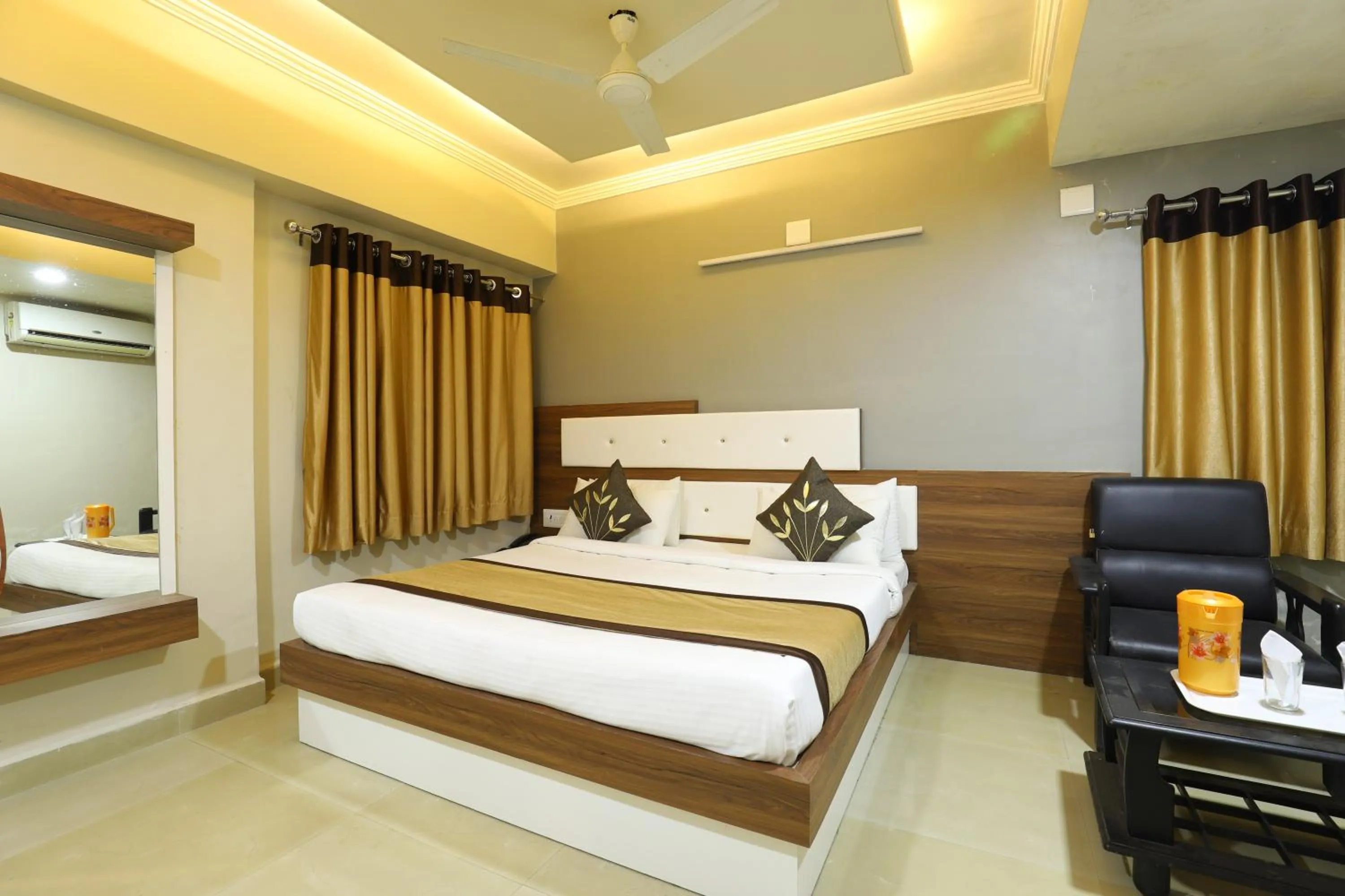 Bed in Hotel Loyal Residency