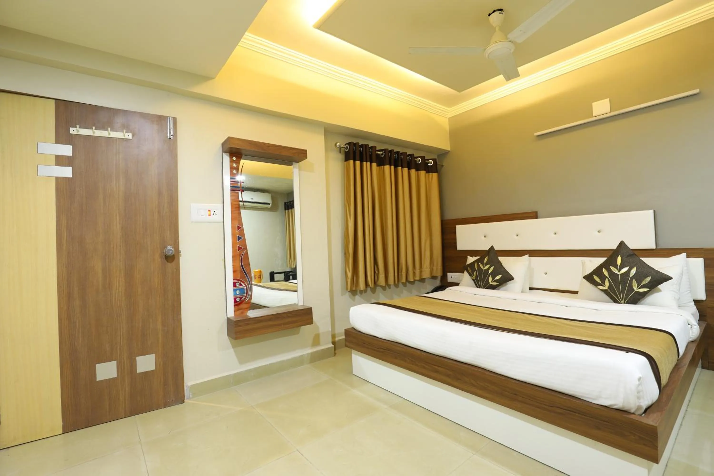 Bed in Hotel Loyal Residency