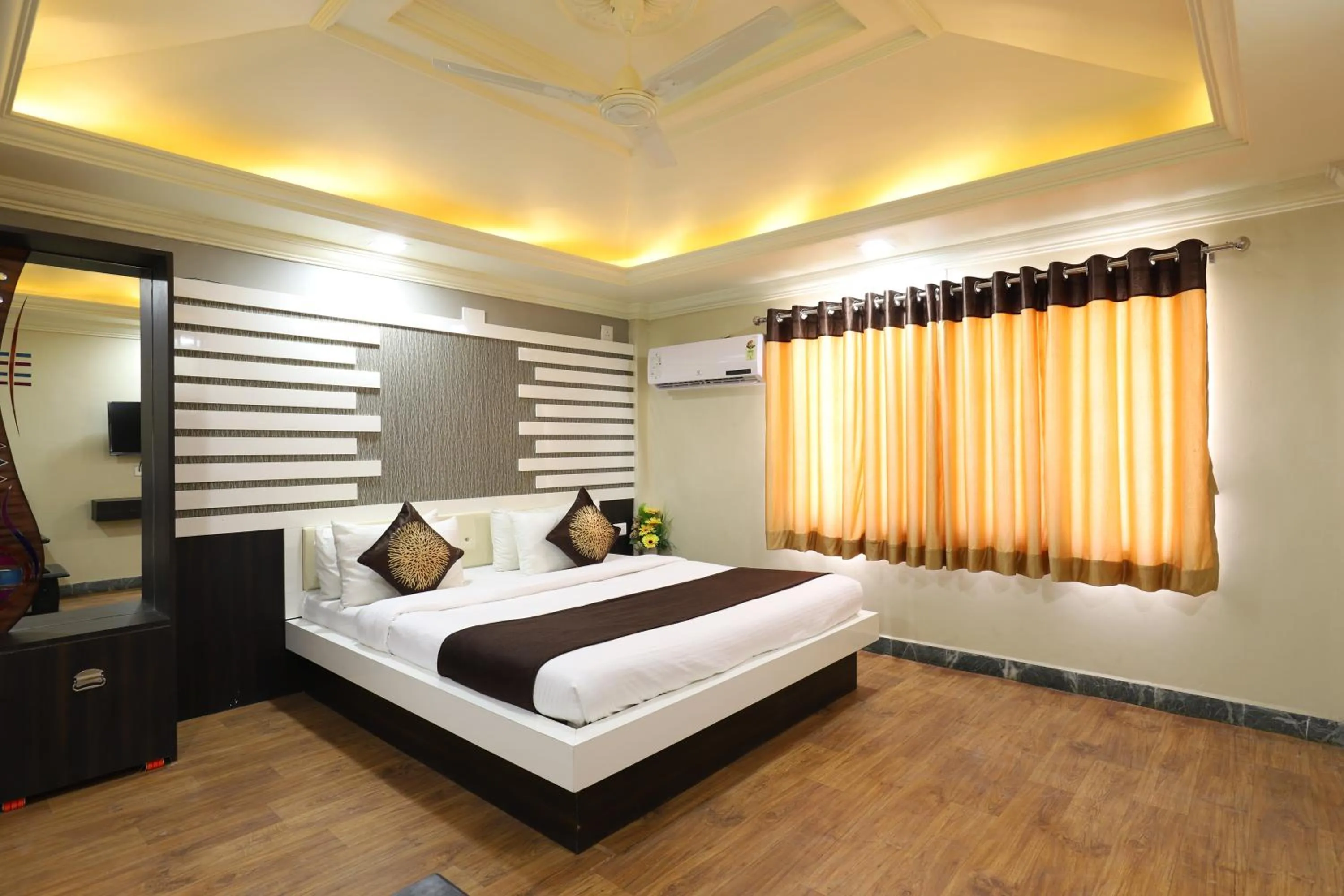 Bed in Hotel Loyal Residency