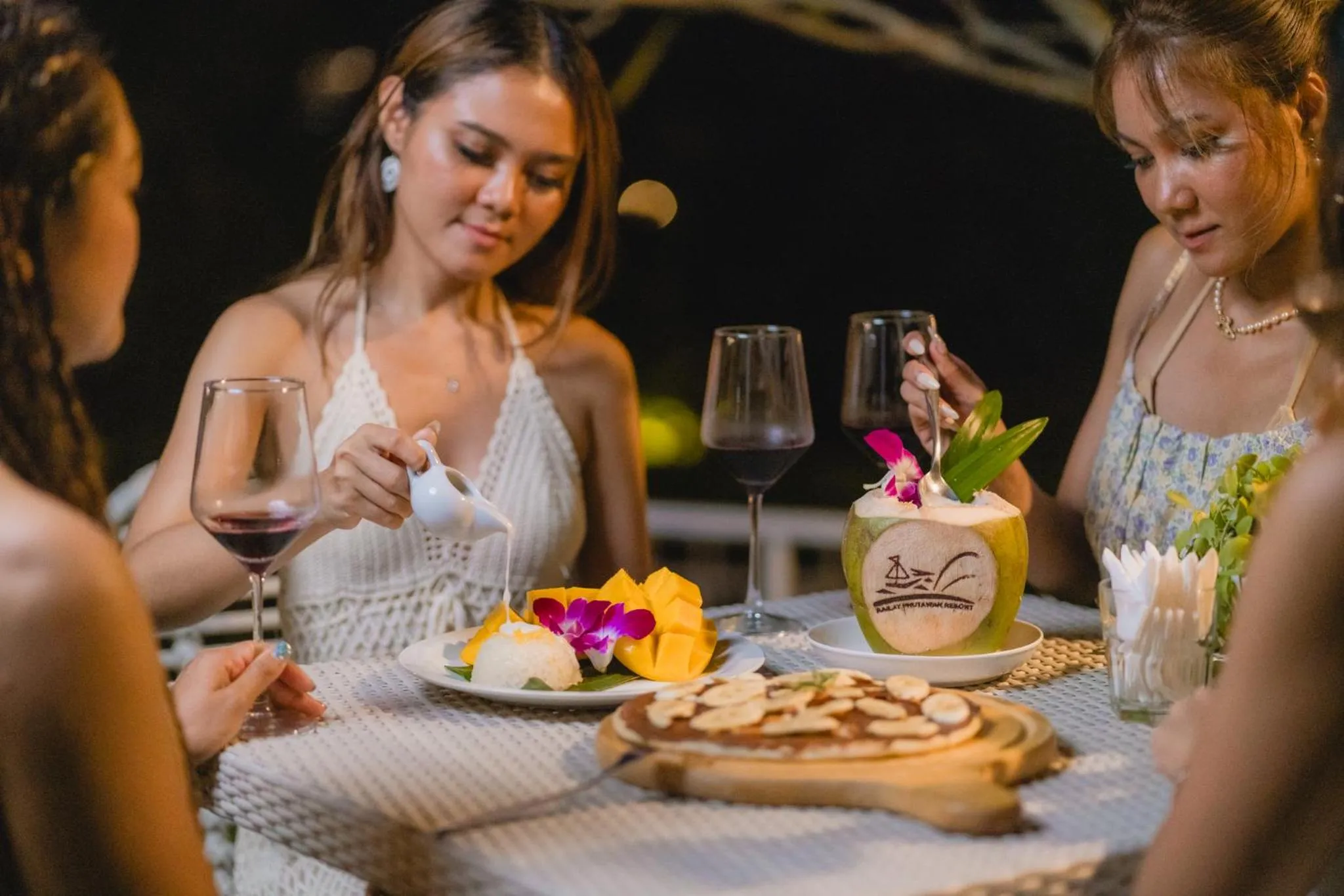People in Railay Phutawan Resort