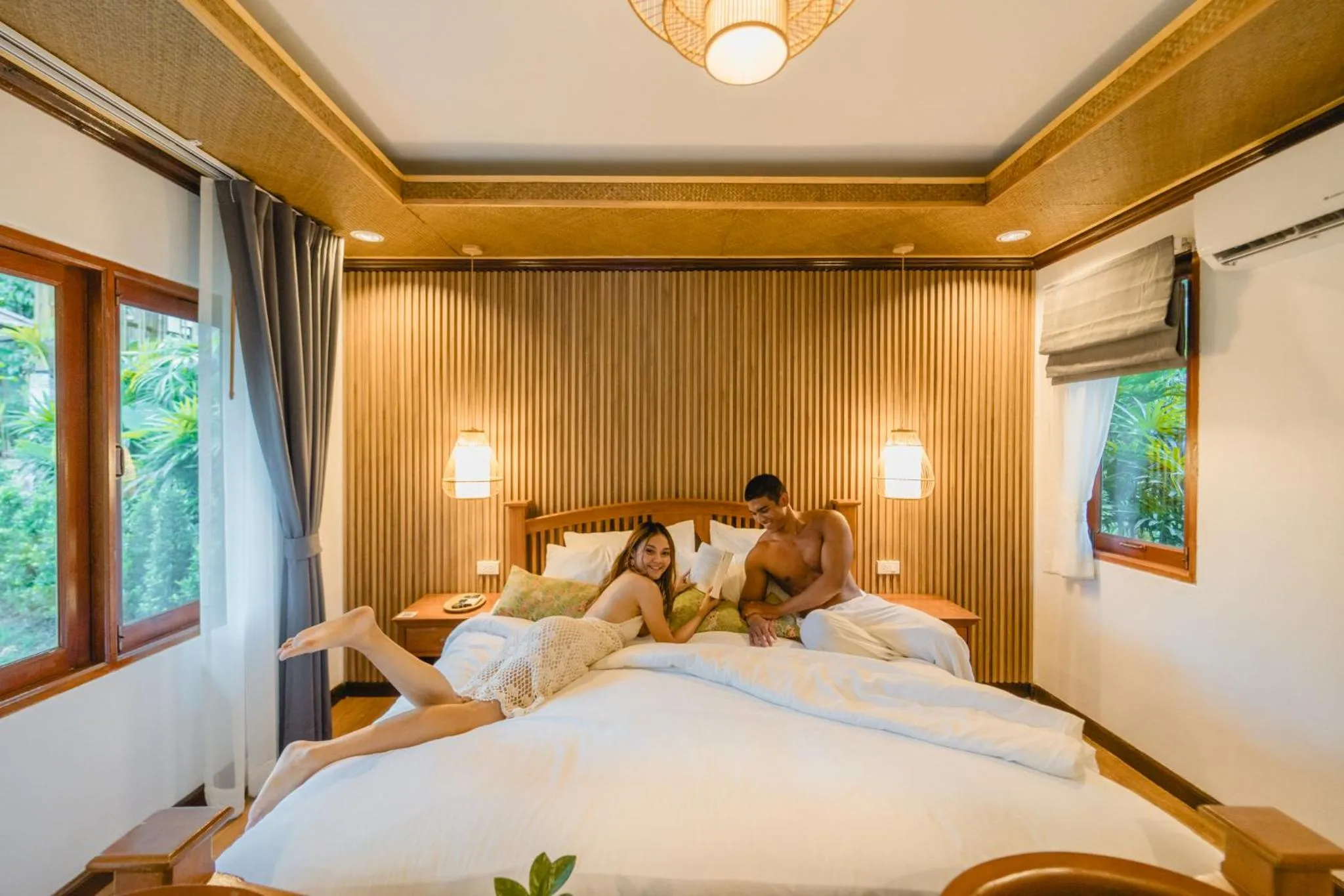 Photo of the whole room, Bed in Railay Phutawan Resort