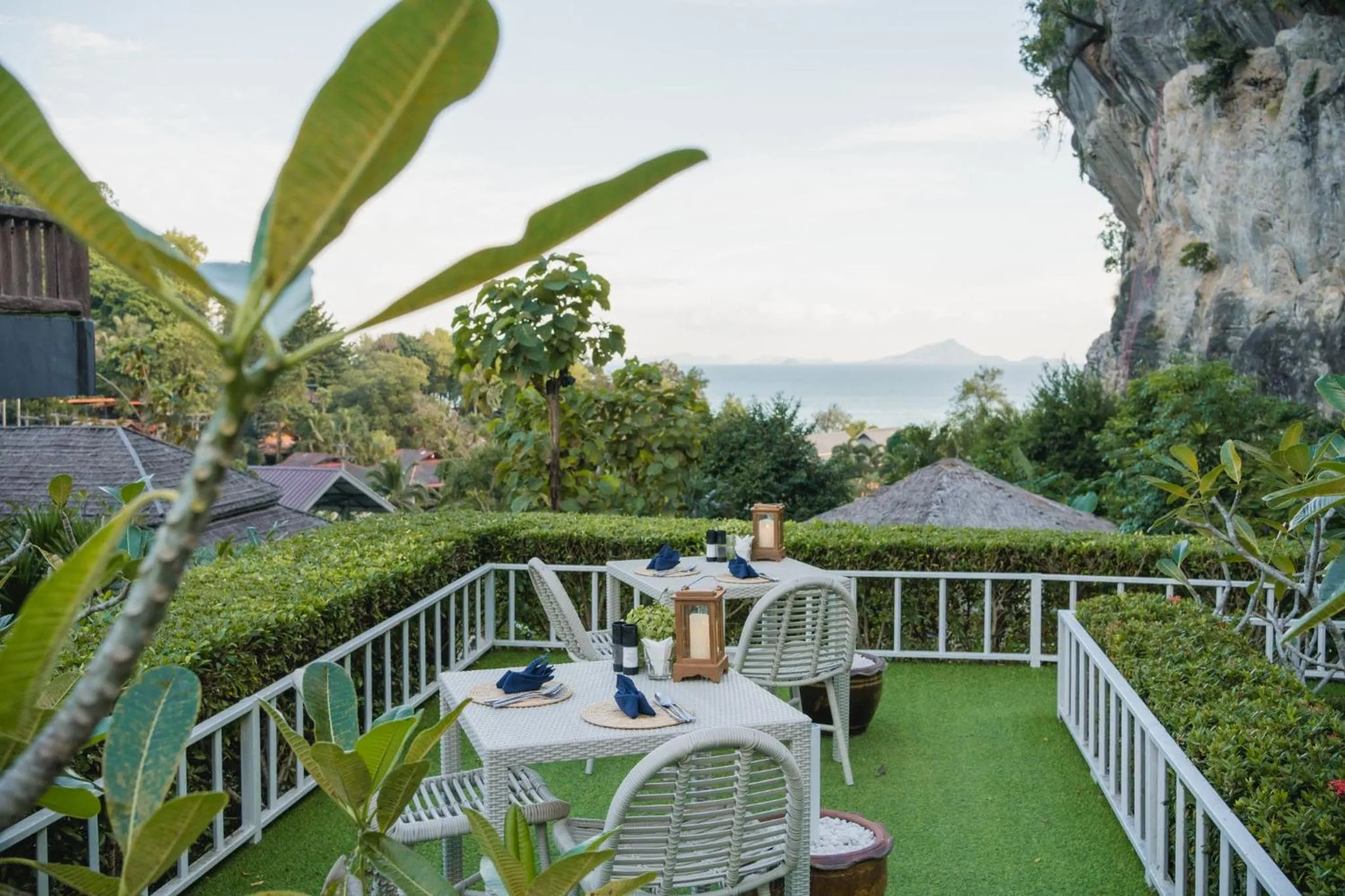 Restaurant/places to eat in Railay Phutawan Resort
