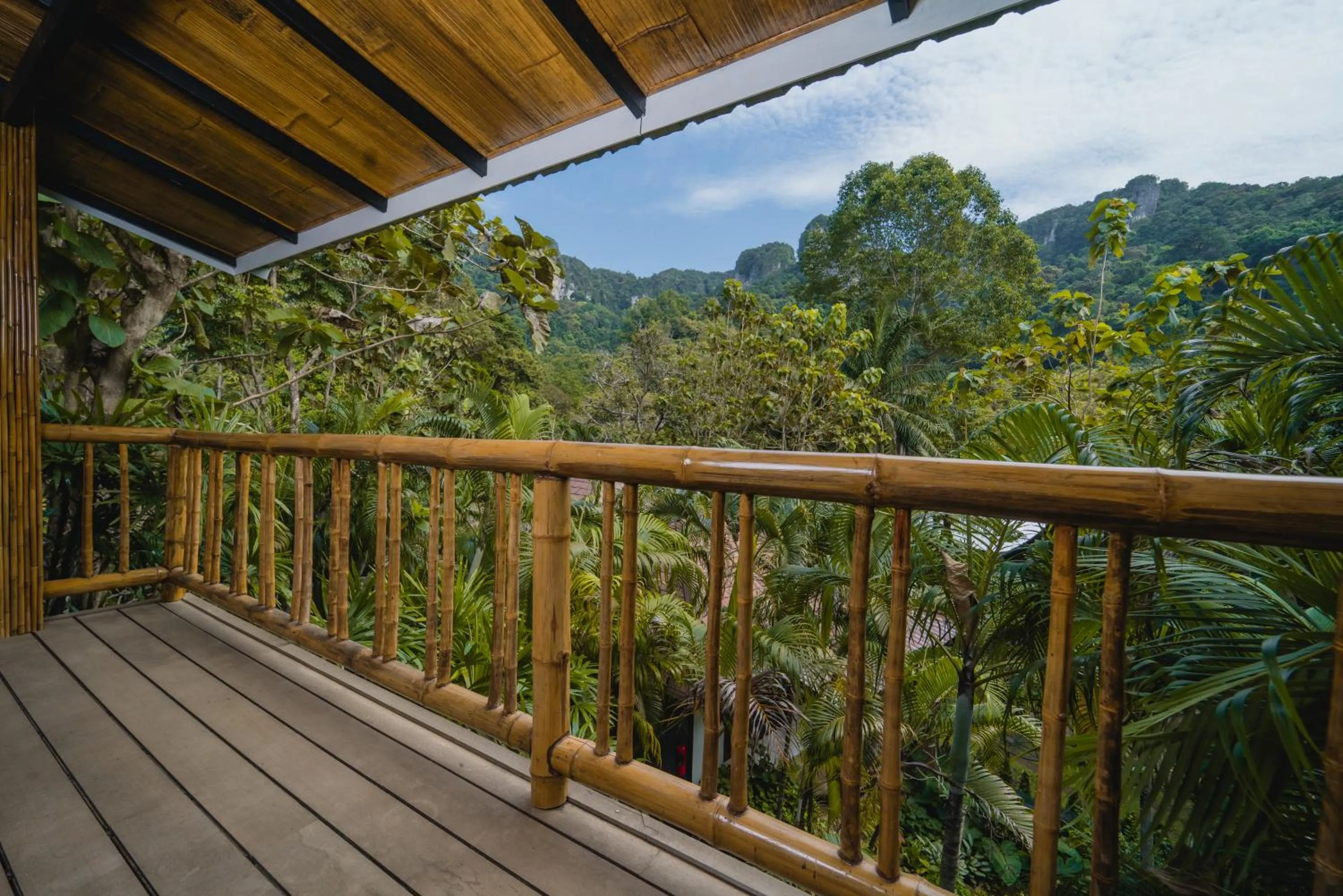 Balcony/Terrace in Railay Phutawan Resort