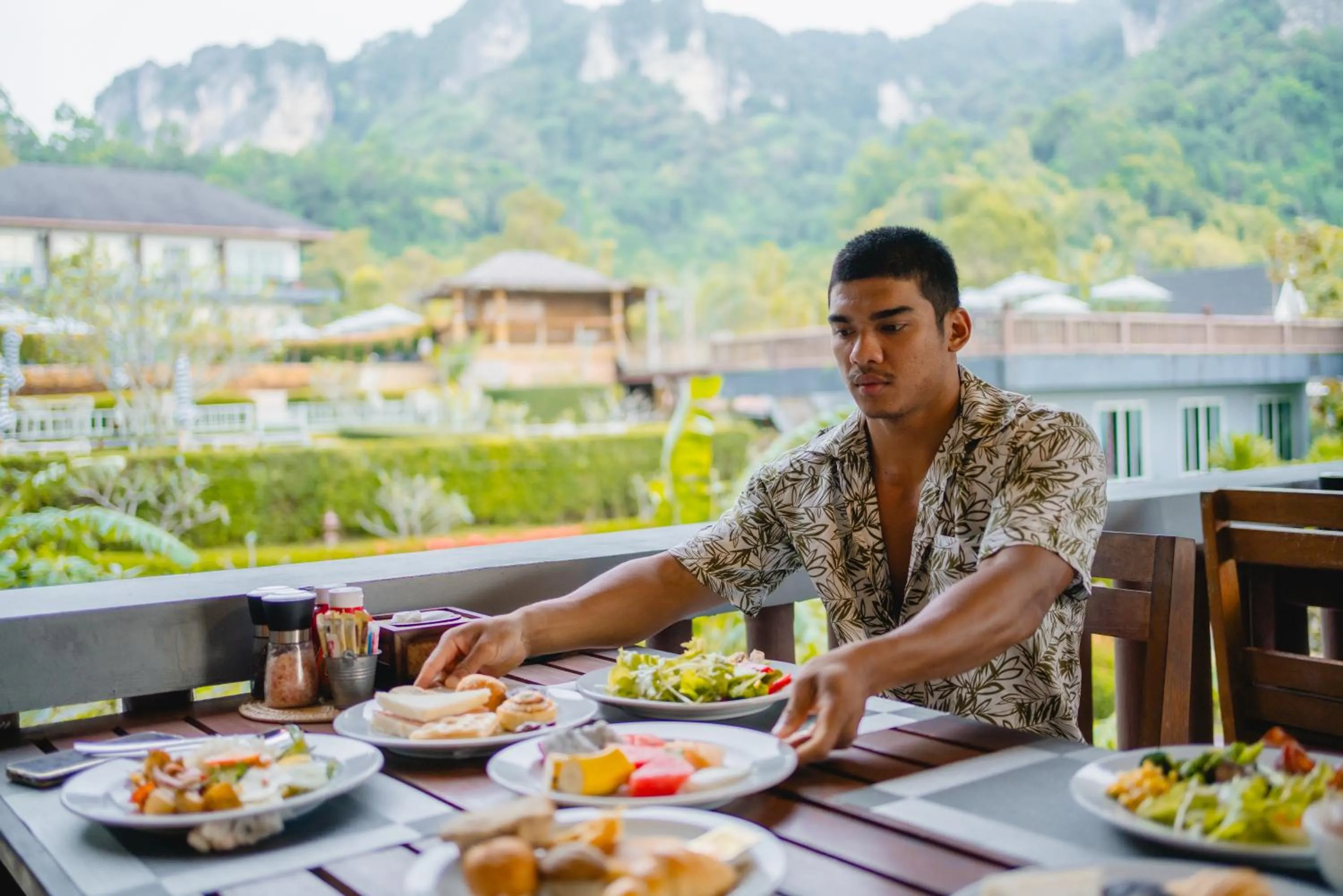 Restaurant/places to eat in Railay Phutawan Resort