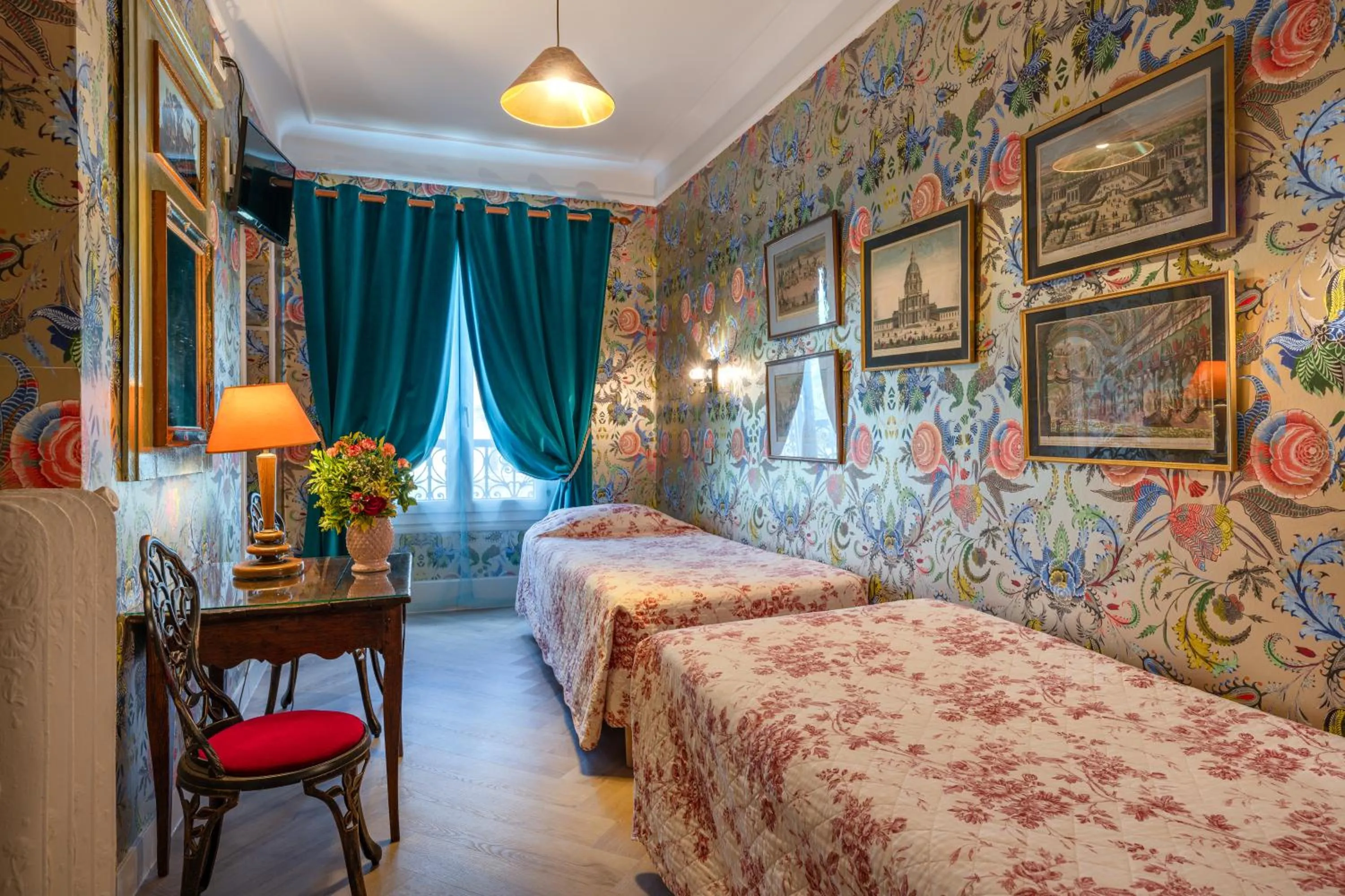 Photo of the whole room, Bed in Hôtel De Nice