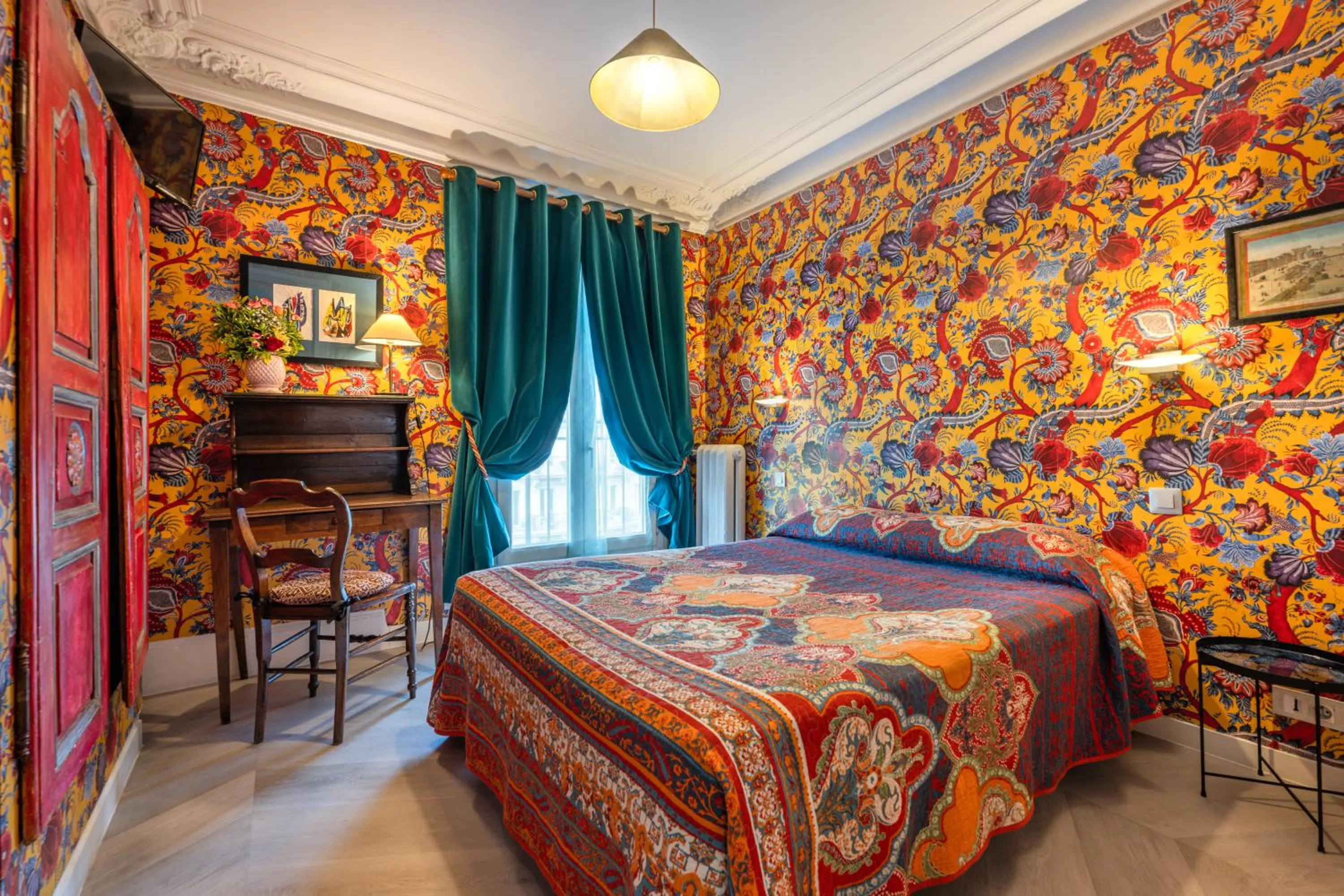 Photo of the whole room, Bed in Hôtel De Nice