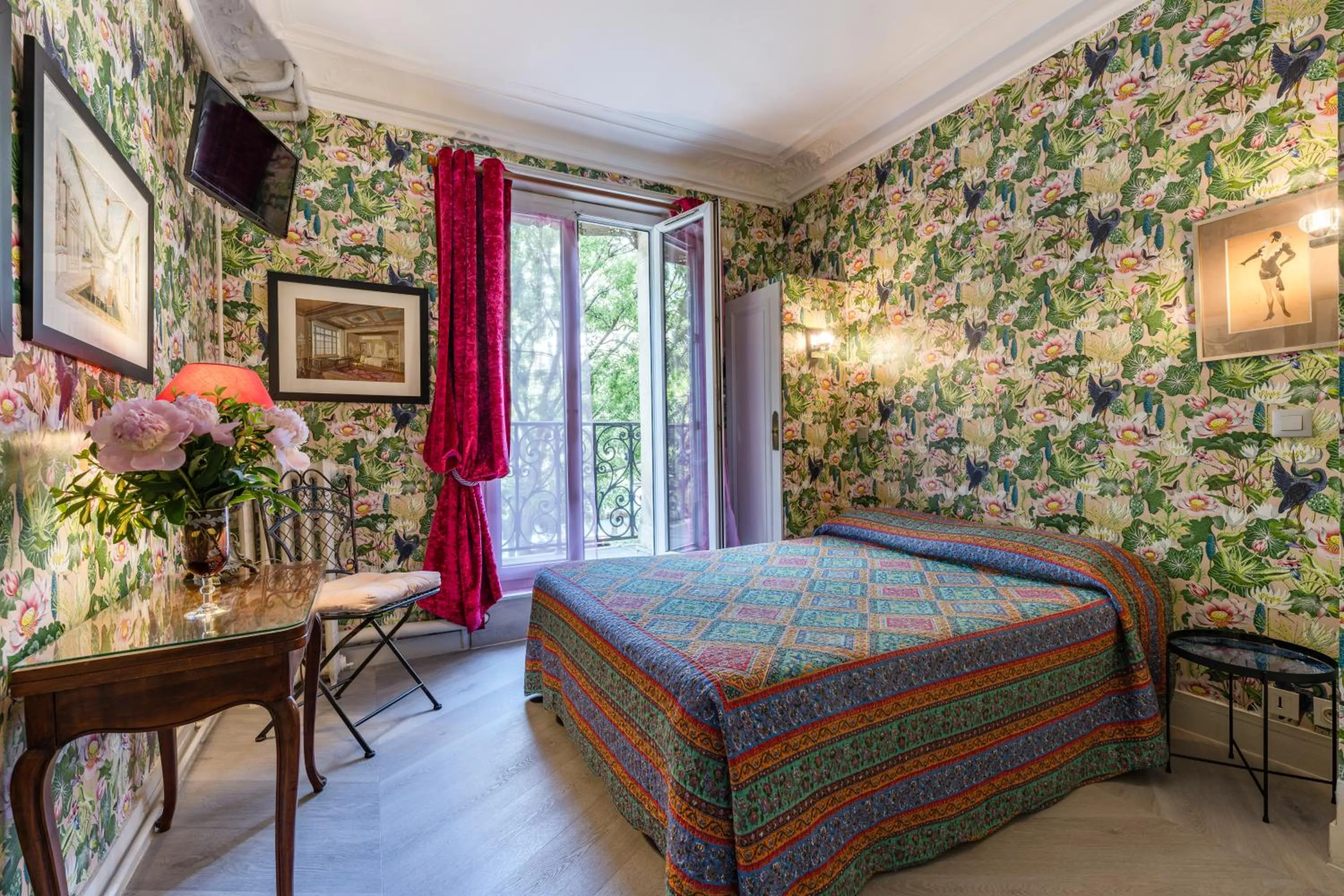 Photo of the whole room, Bed in Hôtel De Nice