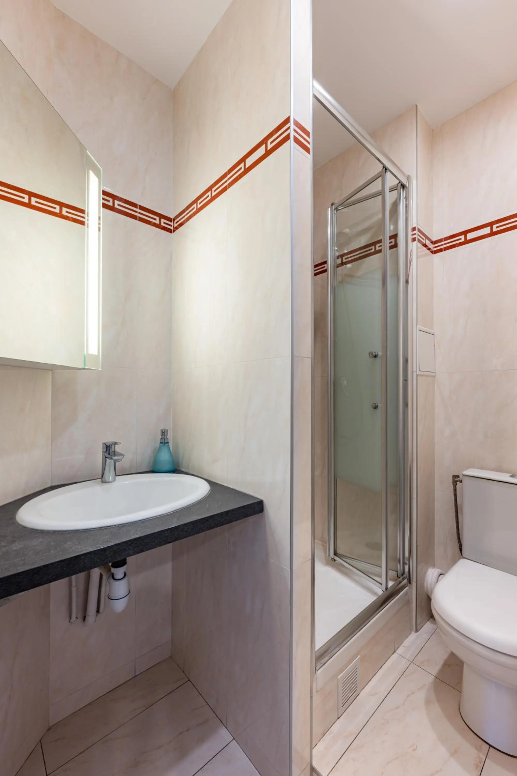 Shower in Hôtel De Nice