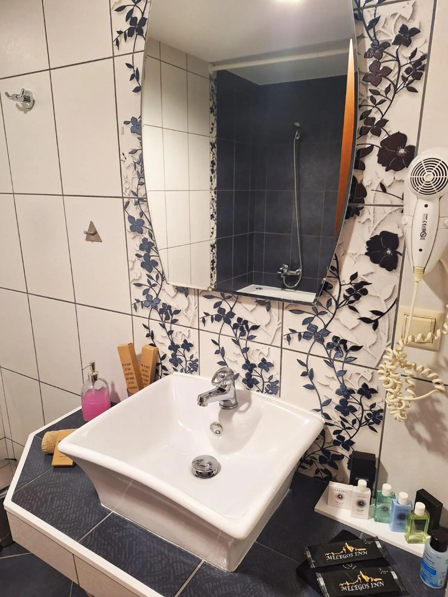 Bathroom in Melegos Inn Hotel