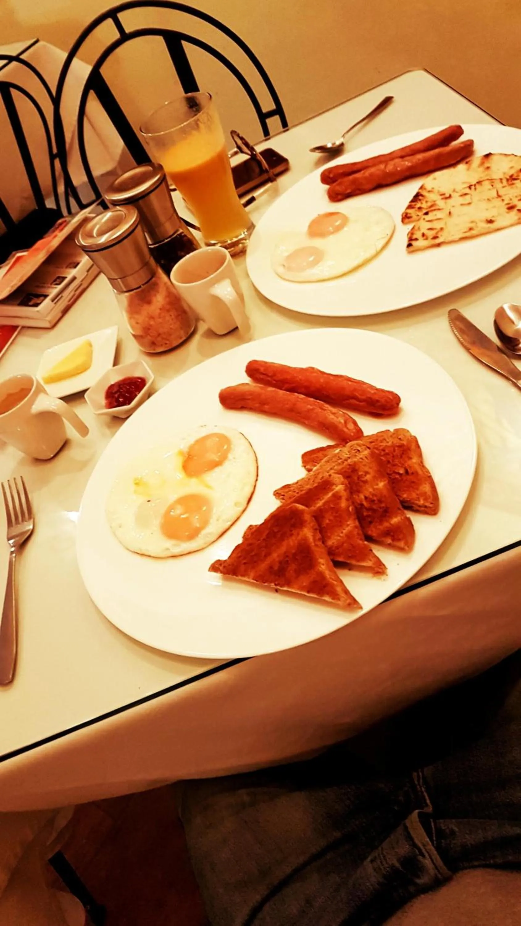 Food in 61Prado Hotel