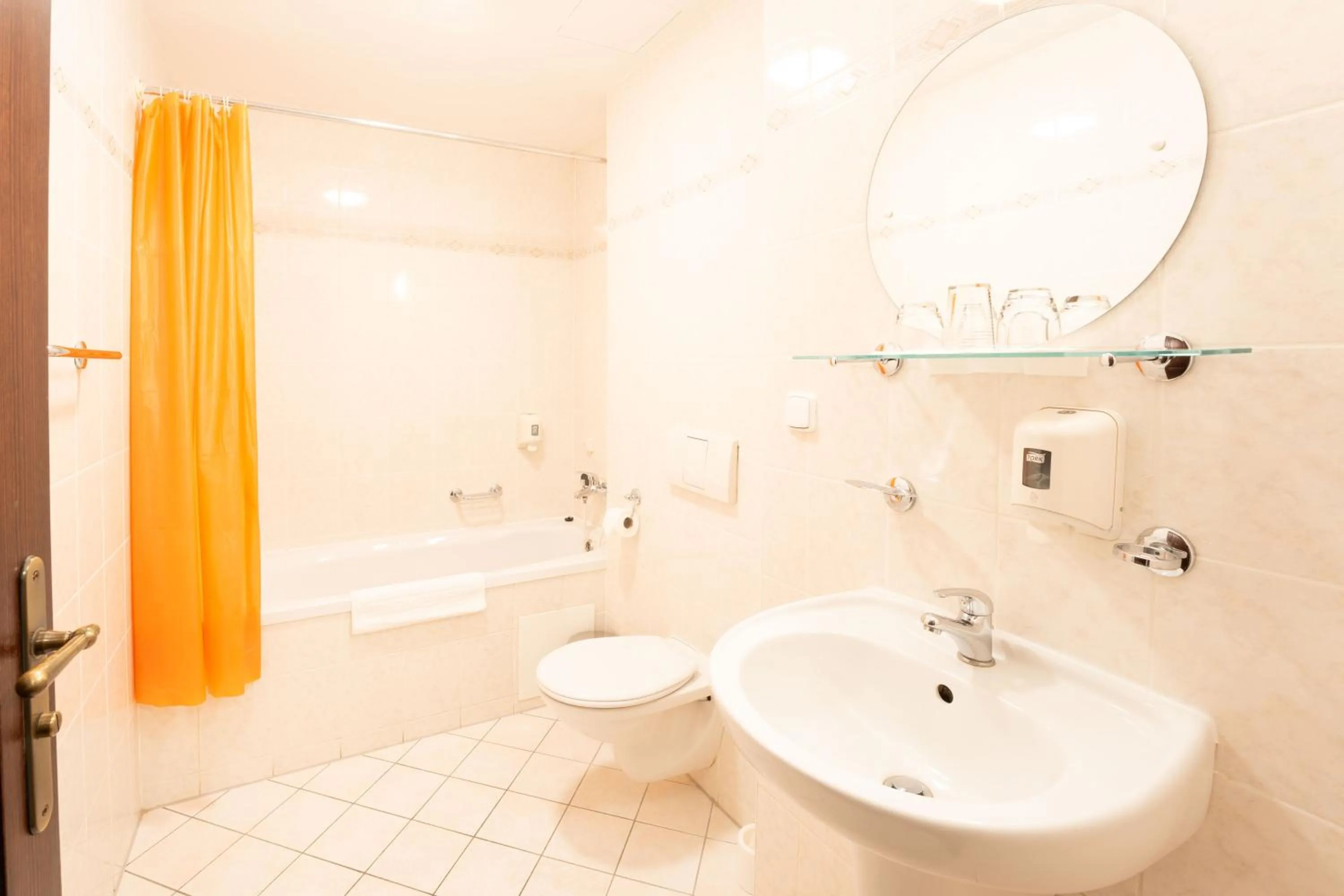 Bathroom in EA Hotel Elefant