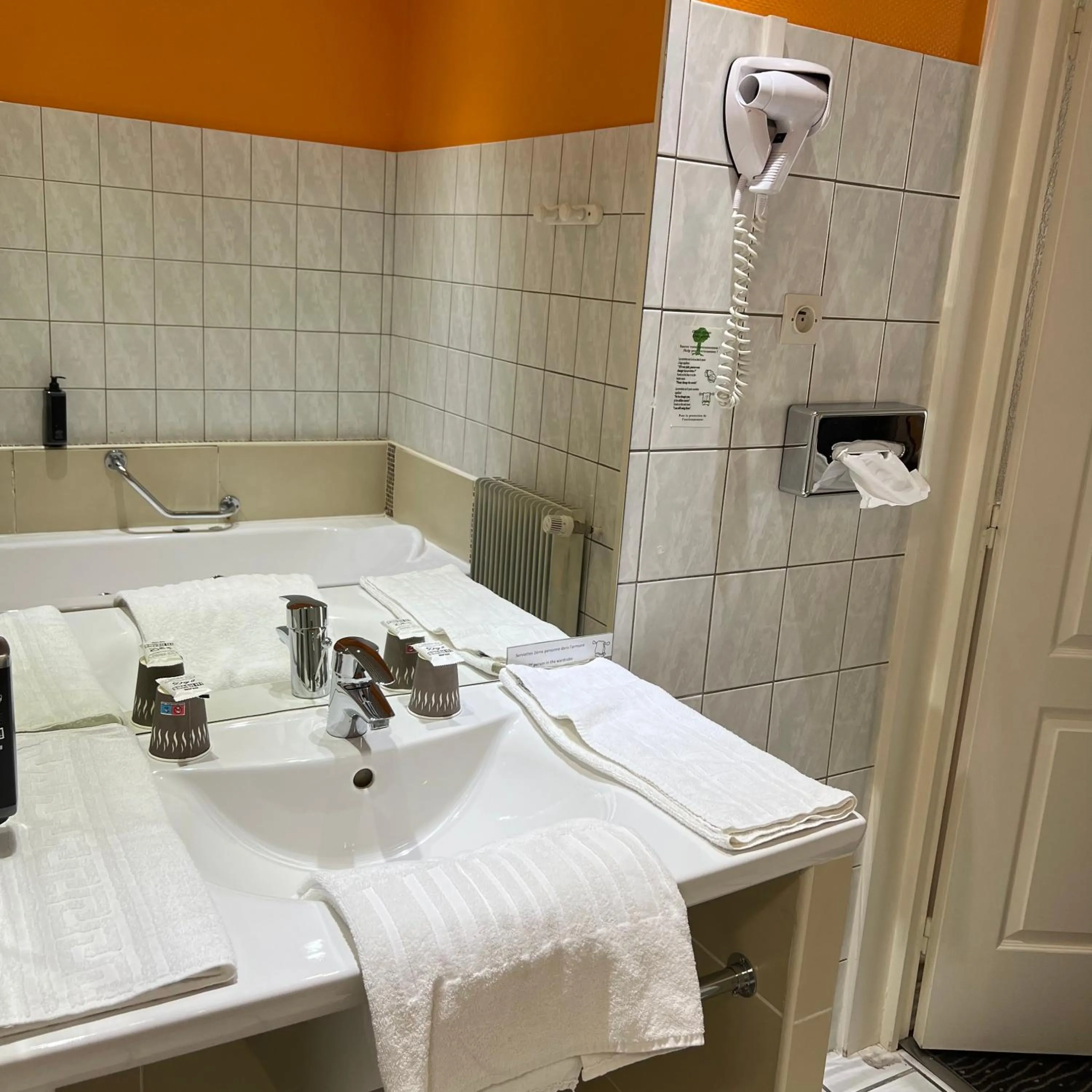 Bathroom in Grand Hôtel de Valenciennes