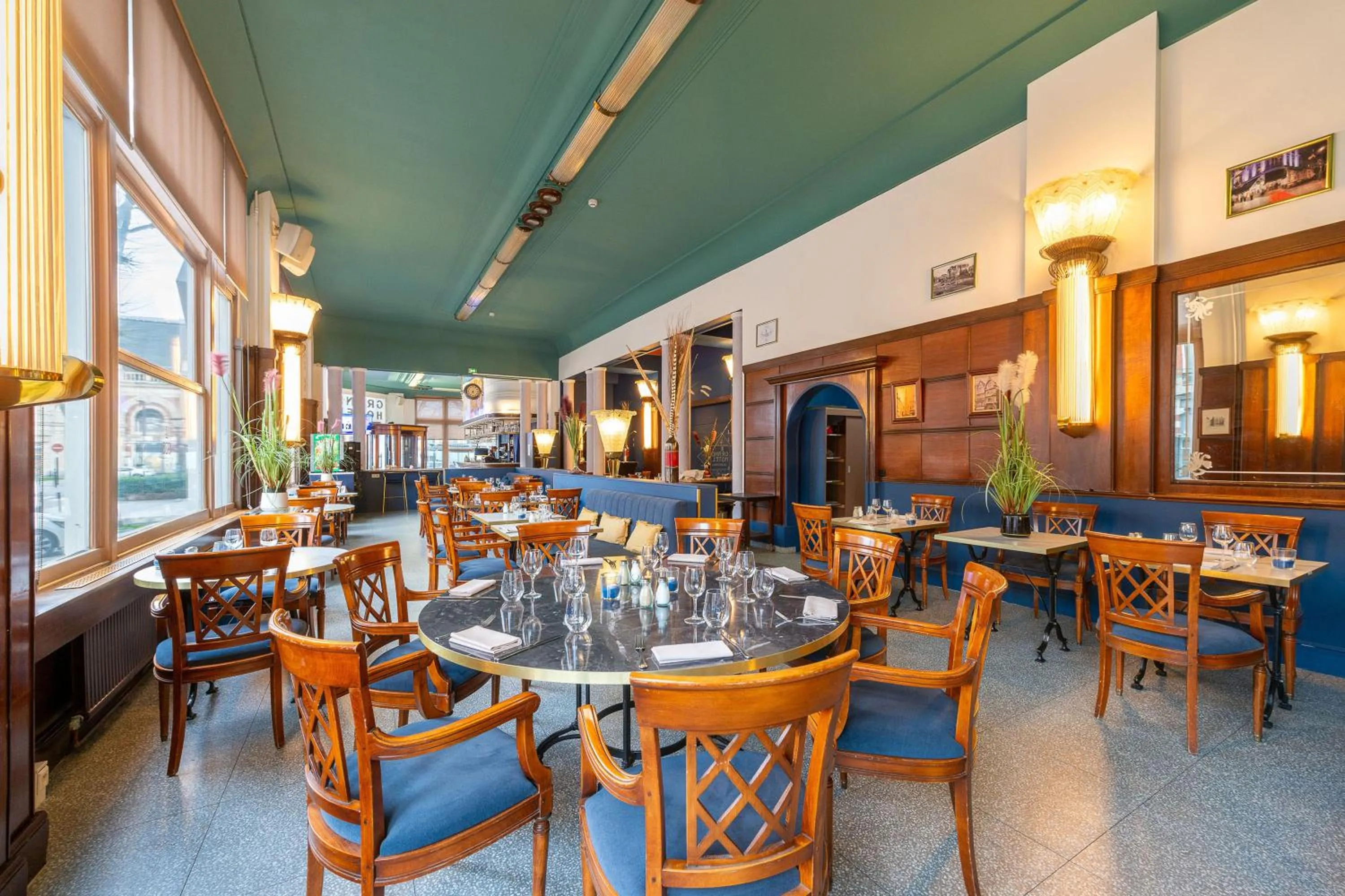 Restaurant/places to eat in Grand Hôtel de Valenciennes