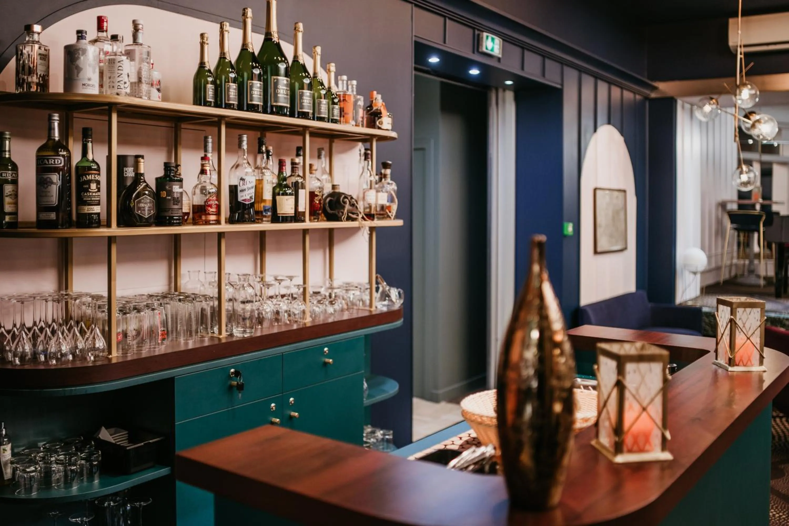 Lounge or bar in Grand Hôtel de Valenciennes