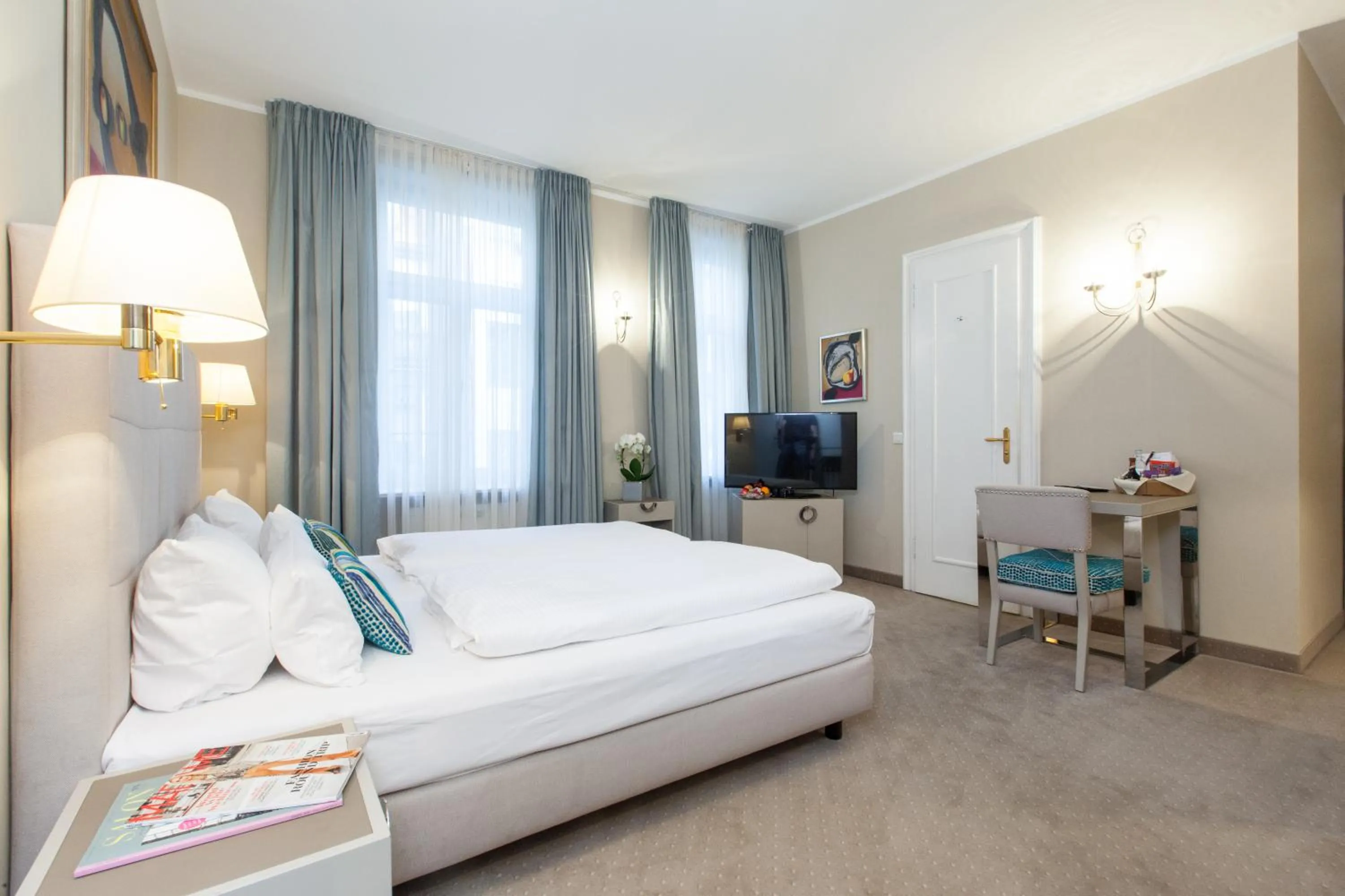 Photo of the whole room, Bed in Hotel an der Oper