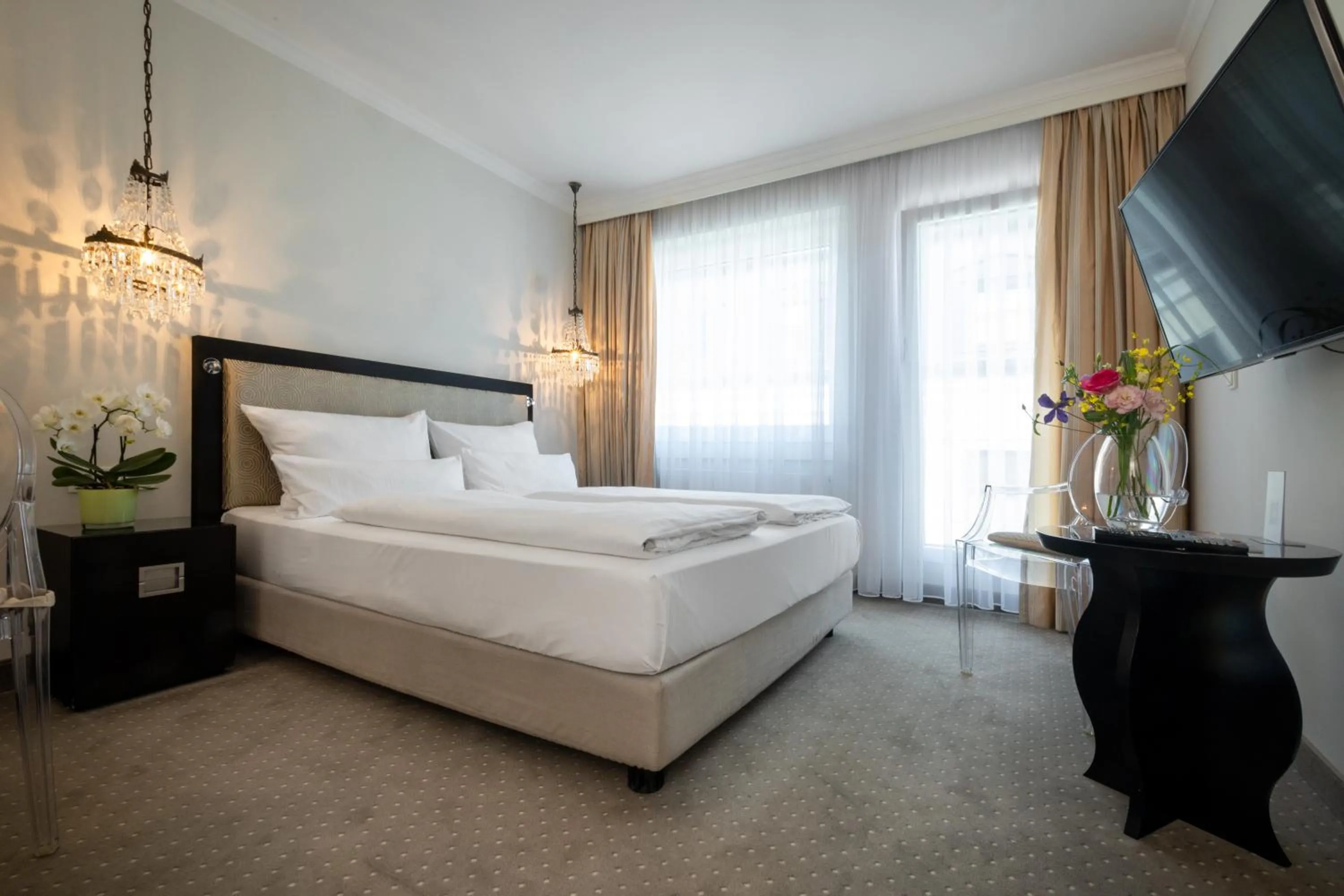 Photo of the whole room, Bed in Hotel an der Oper