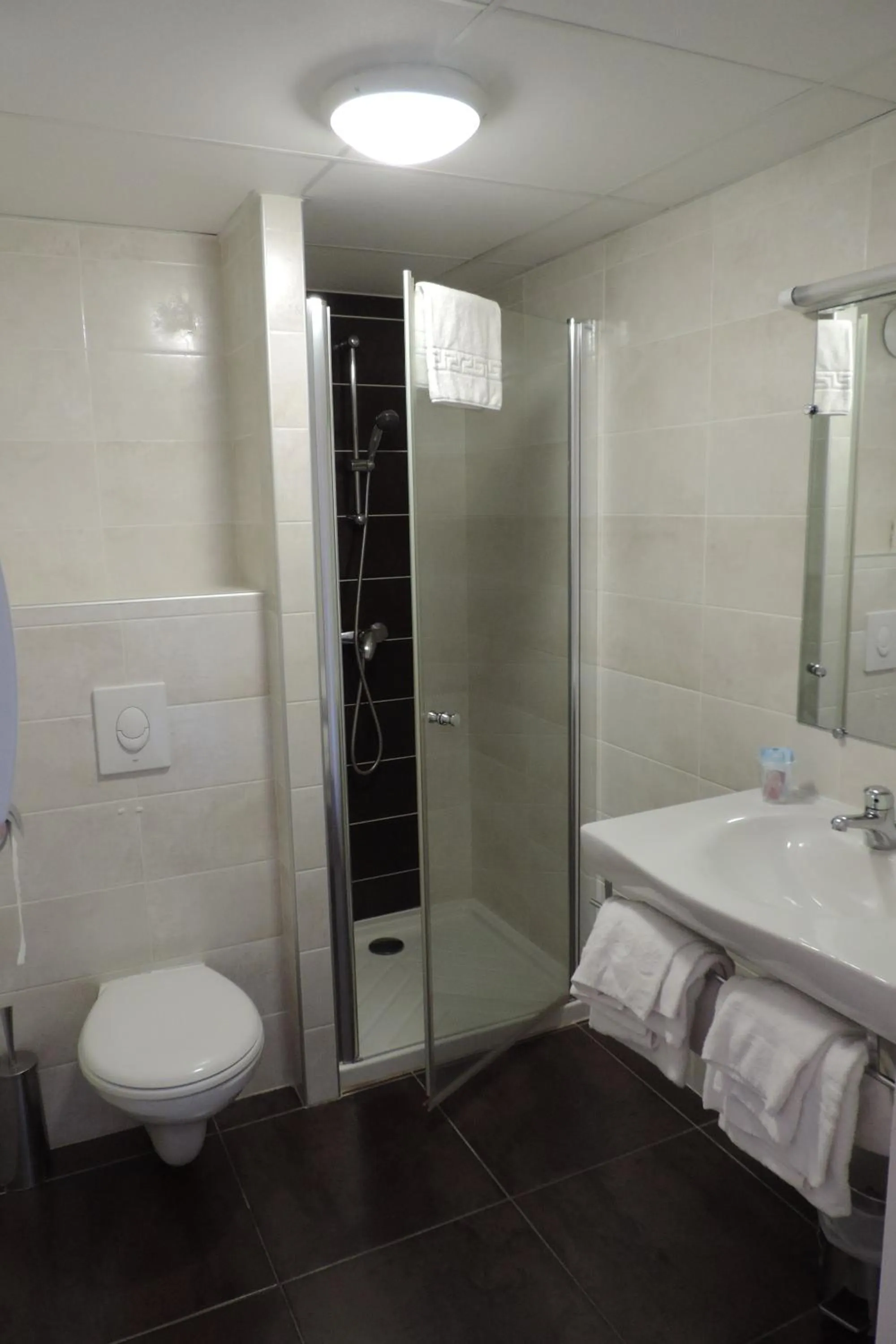 Bathroom in Hôtel de France