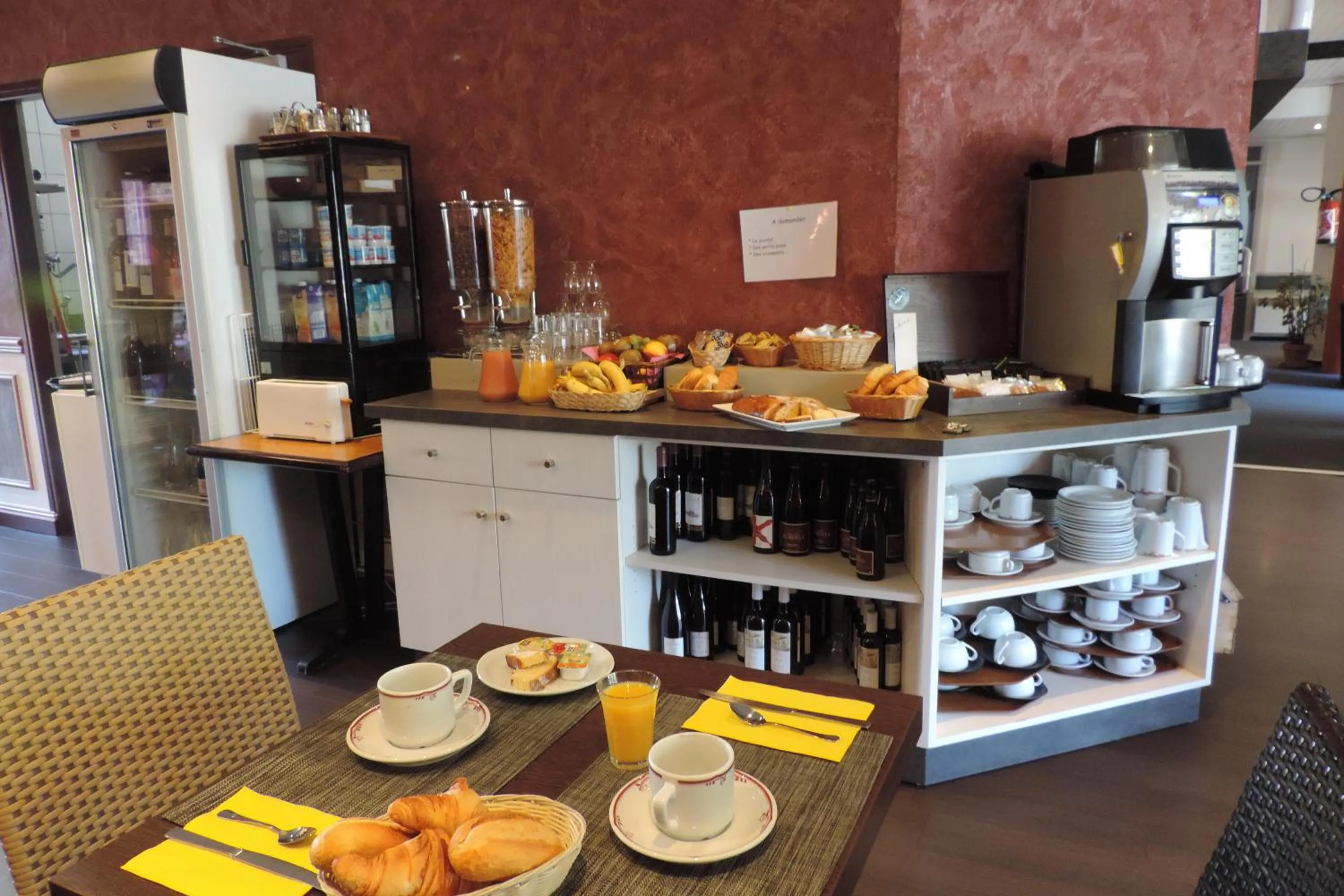 Restaurant/places to eat in Hôtel de France