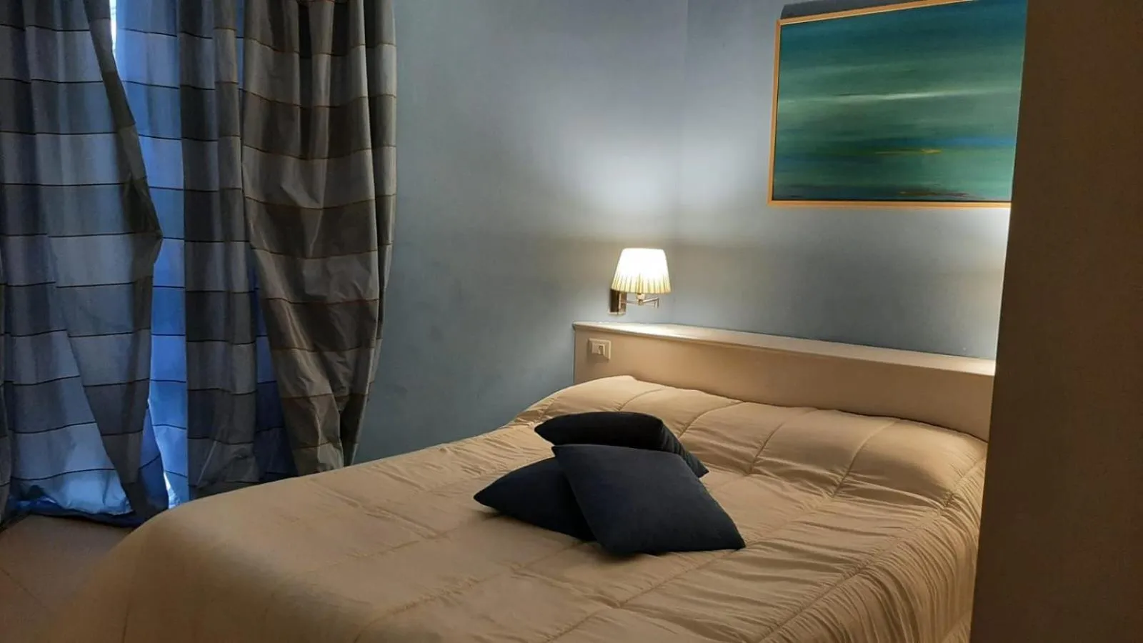 Bedroom, Bed in R&B Mezzocannone