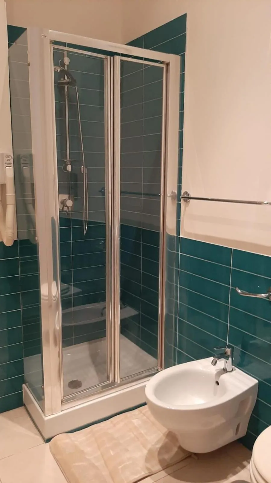 Shower in R&B Mezzocannone