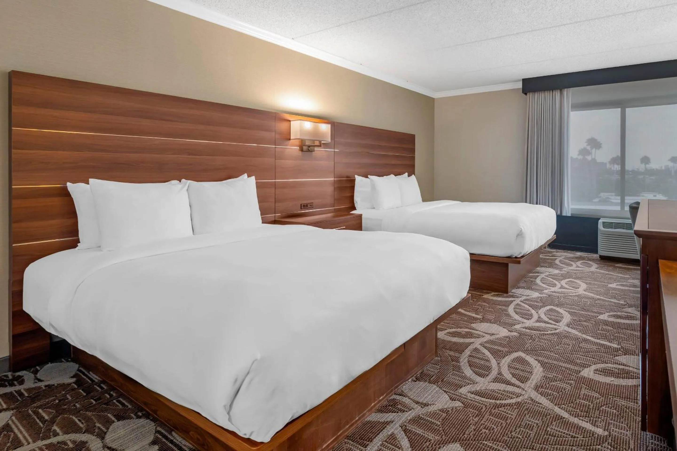Bedroom, Bed in Comfort Inn Anaheim Resort