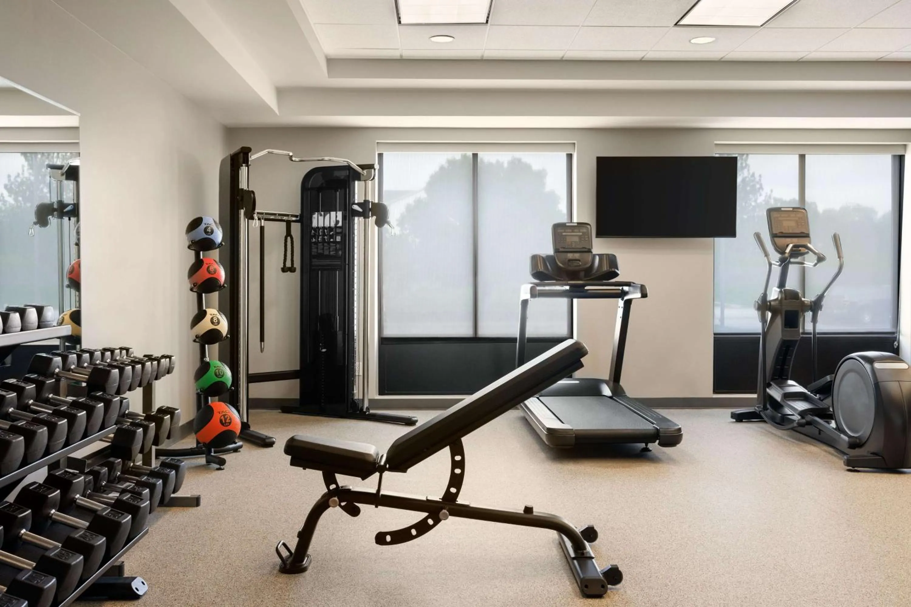 Fitness centre/facilities in La Quinta by Wyndham Springfield Airport Plaza