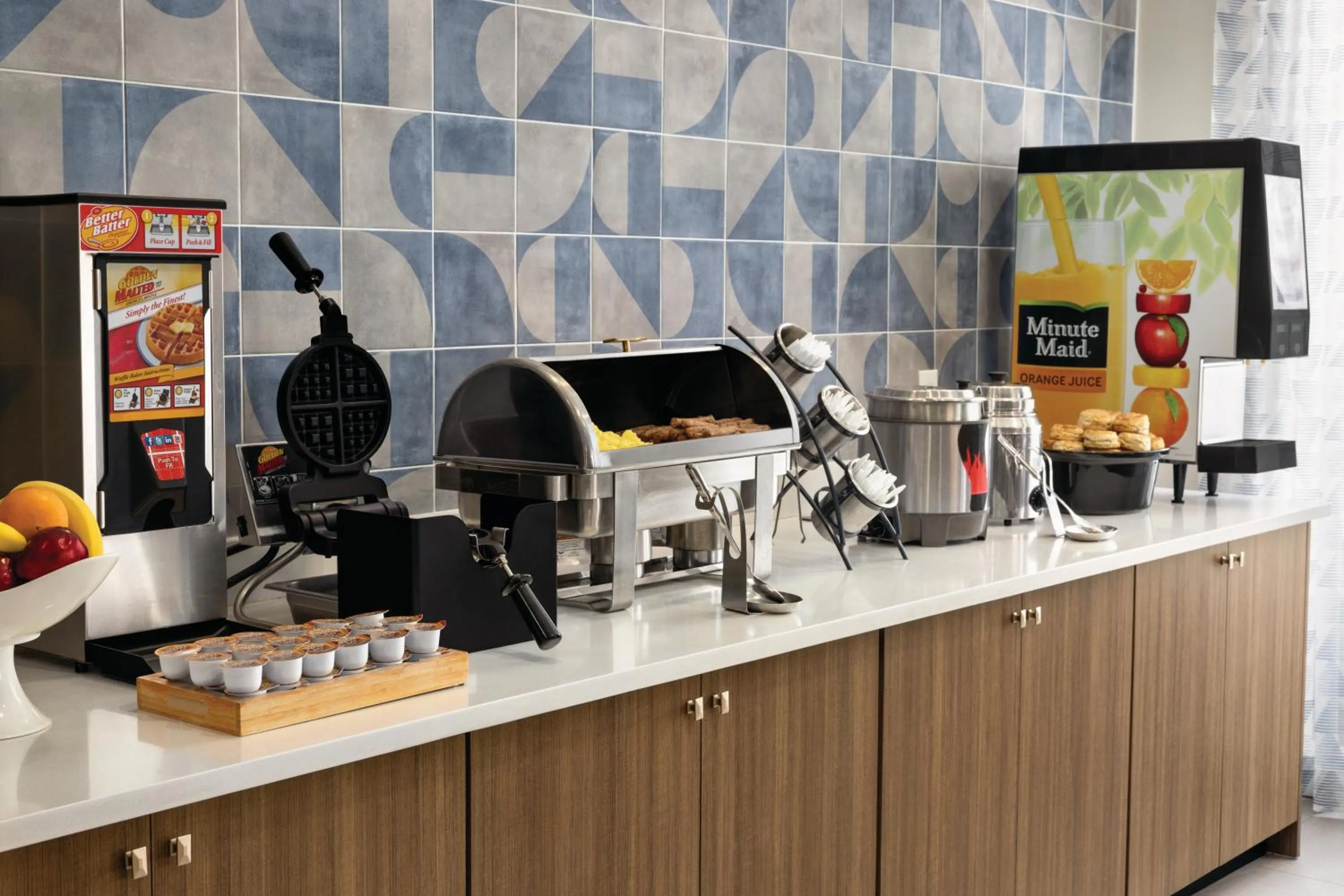 Breakfast in La Quinta by Wyndham Springfield Airport Plaza