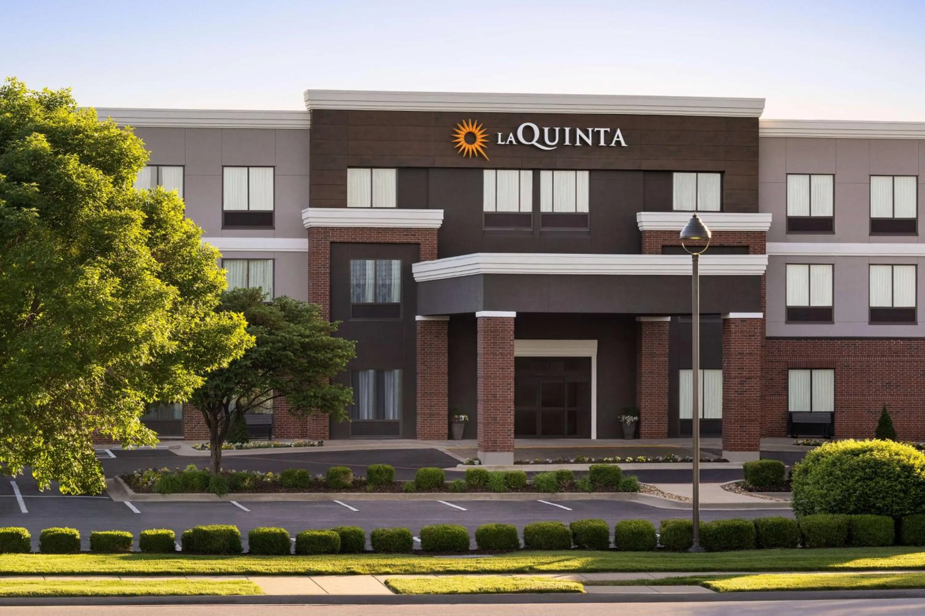 Property building in La Quinta by Wyndham Springfield Airport Plaza