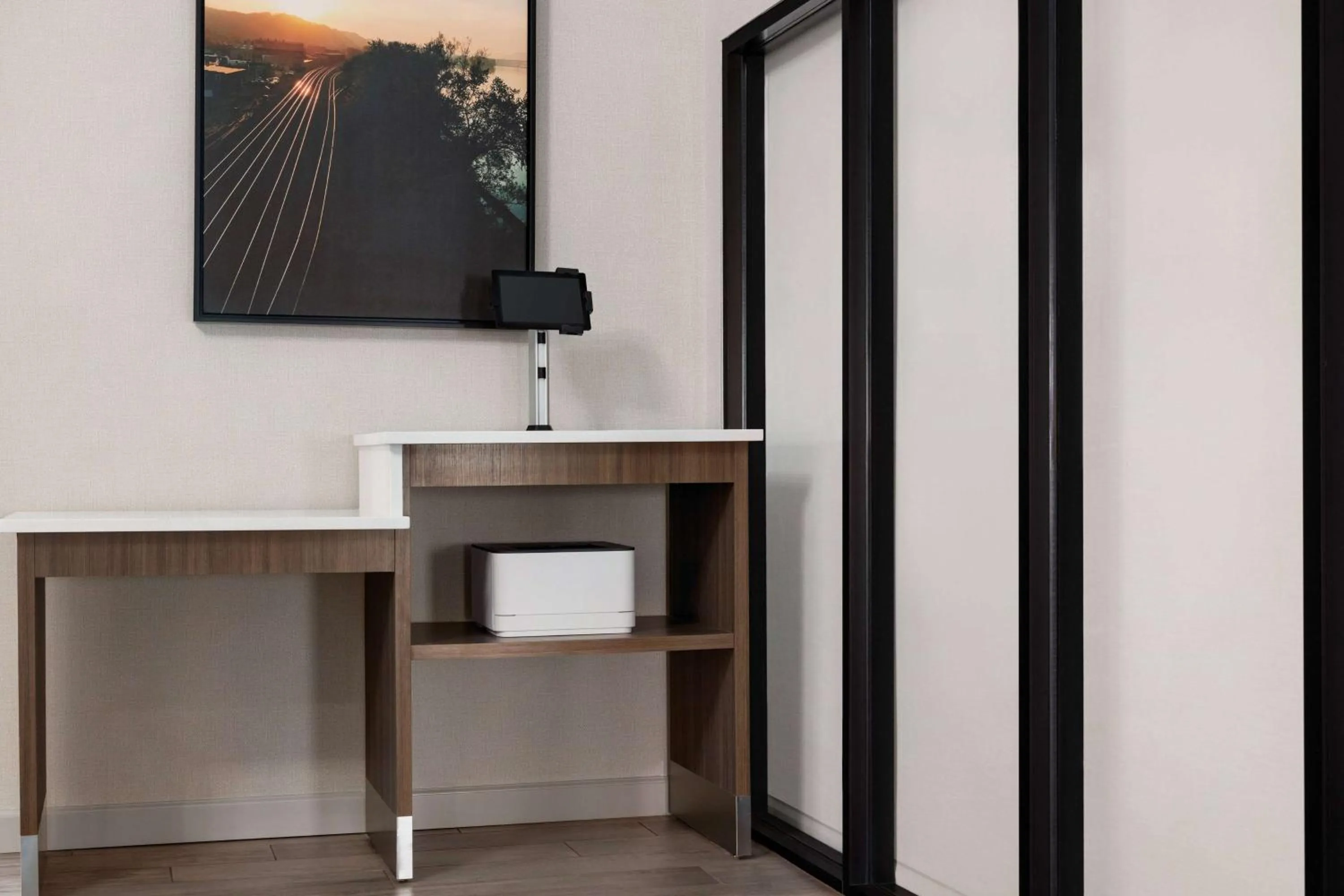 Business facilities in La Quinta by Wyndham Springfield Airport Plaza