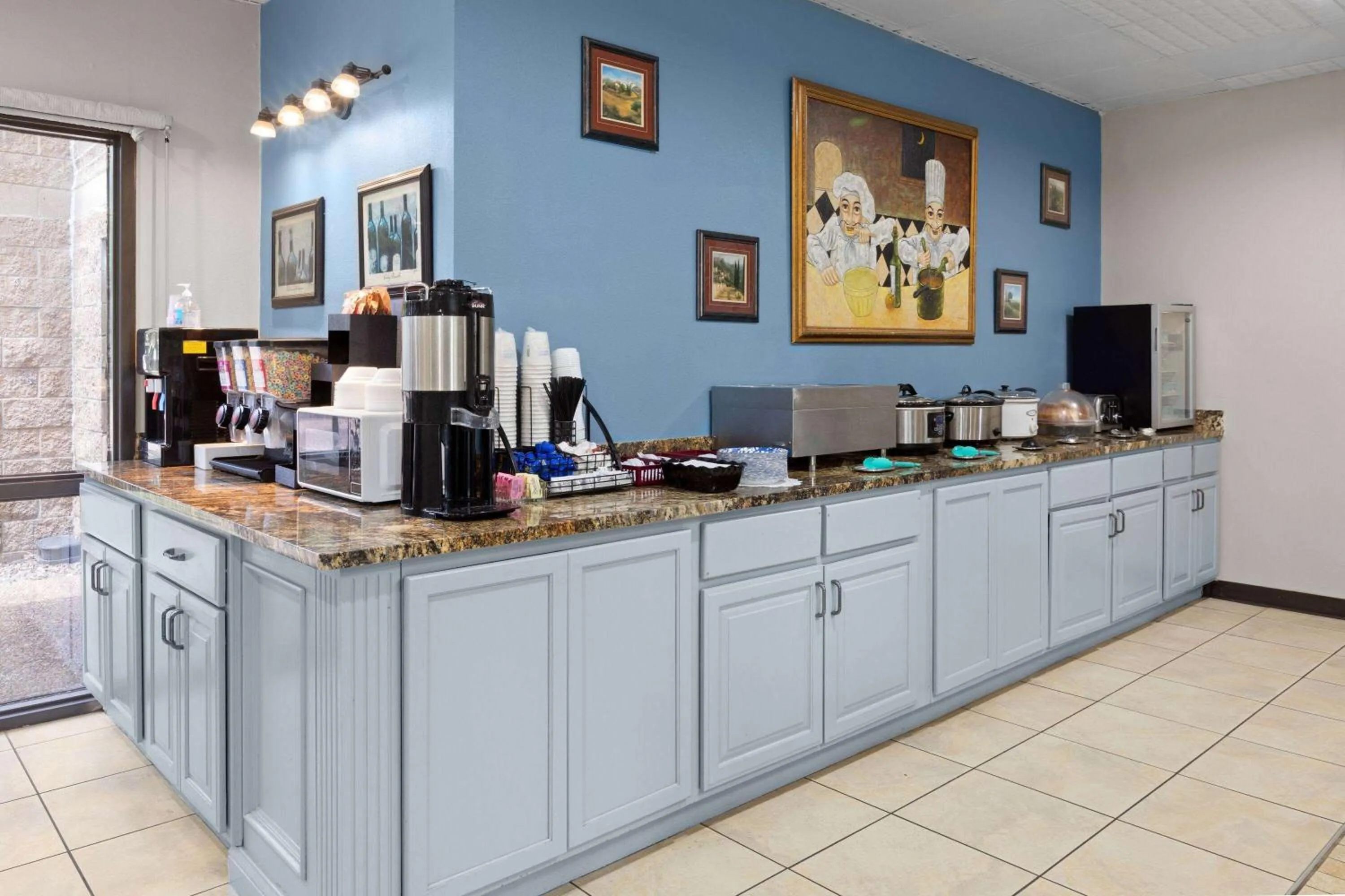 Breakfast in Baymont Inn and Suites by Wyndham Farmington, MO