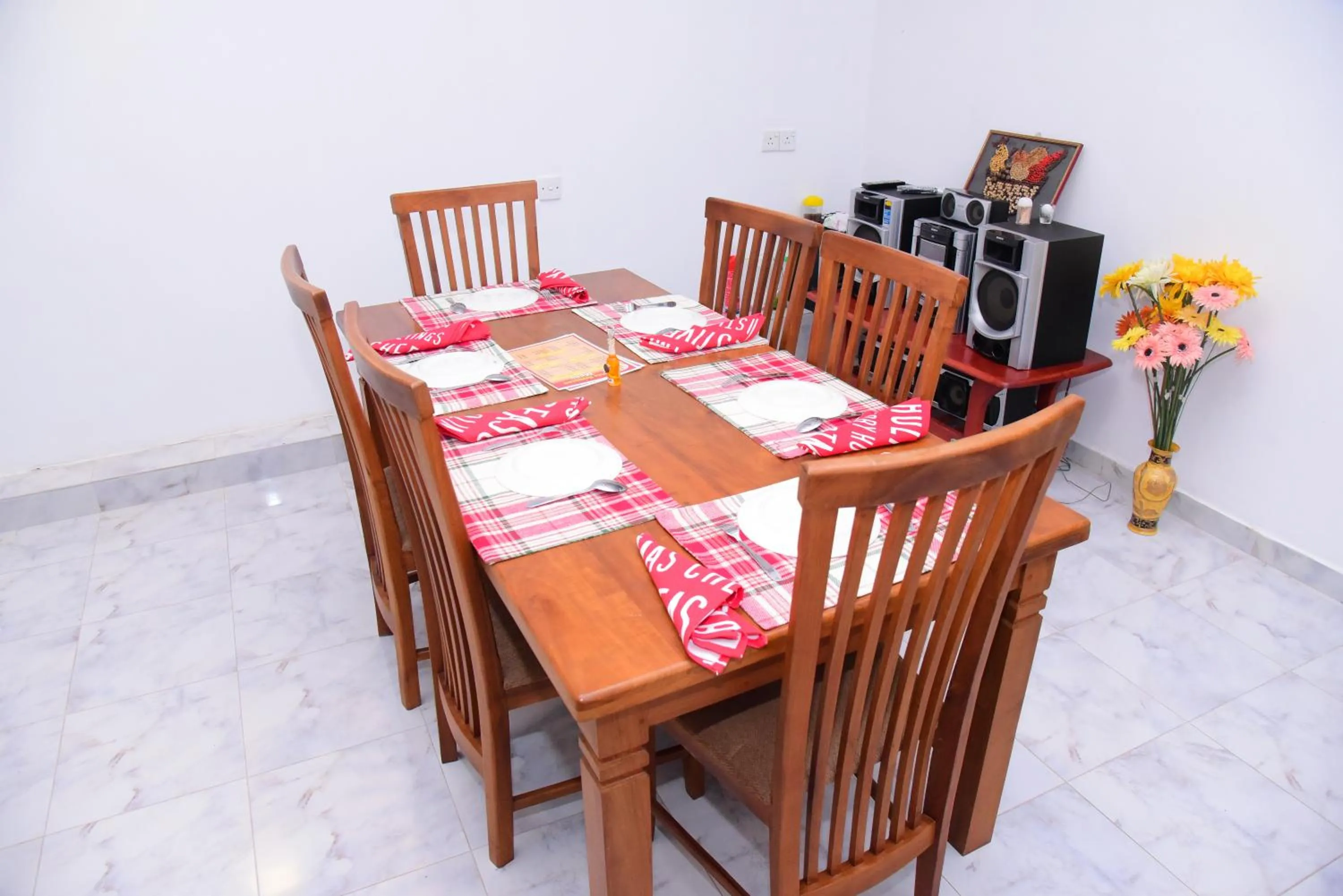 Dining area in White Villa Airport Transit Hotel