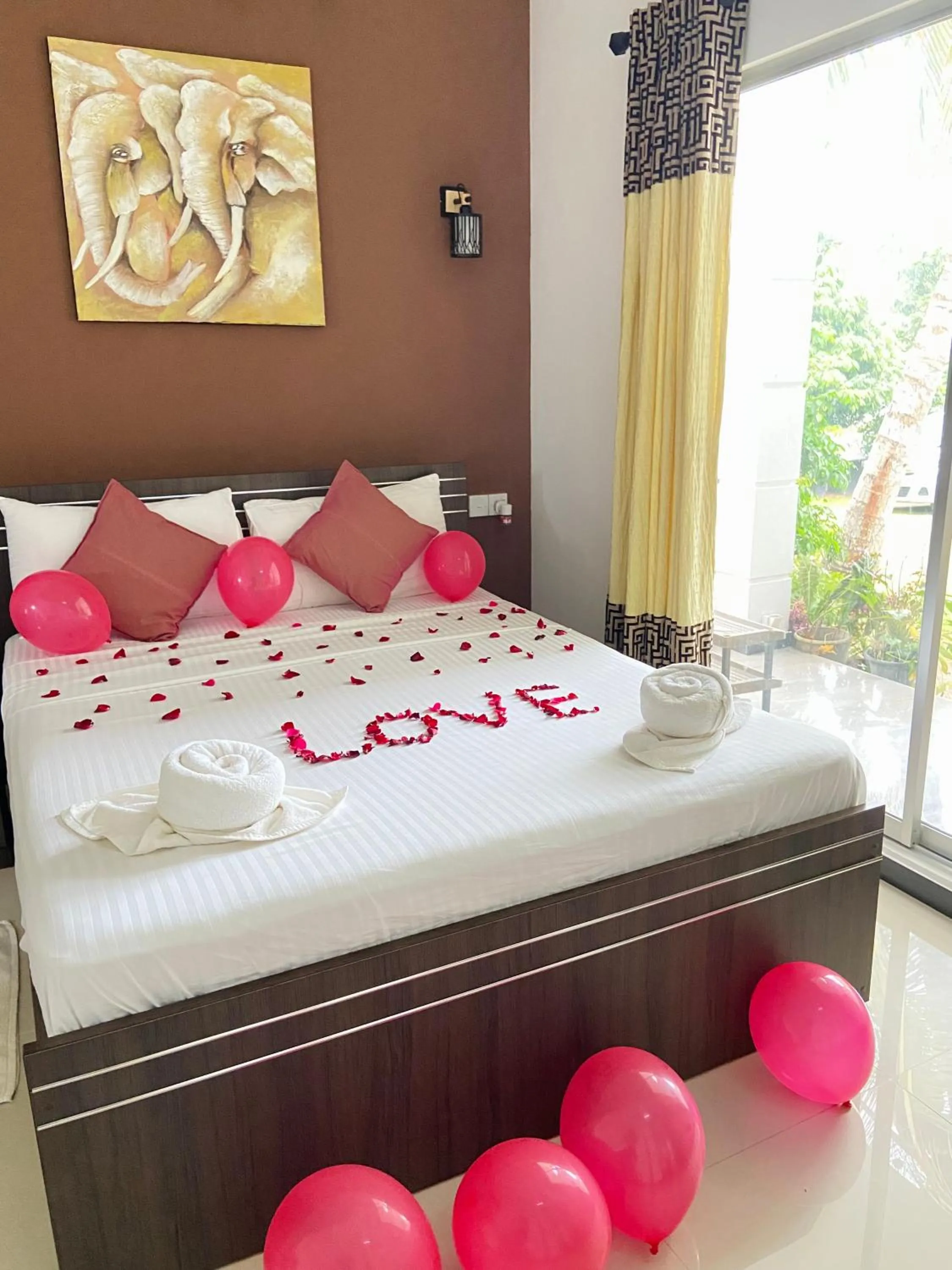 Bed in White Villa Airport Transit Hotel