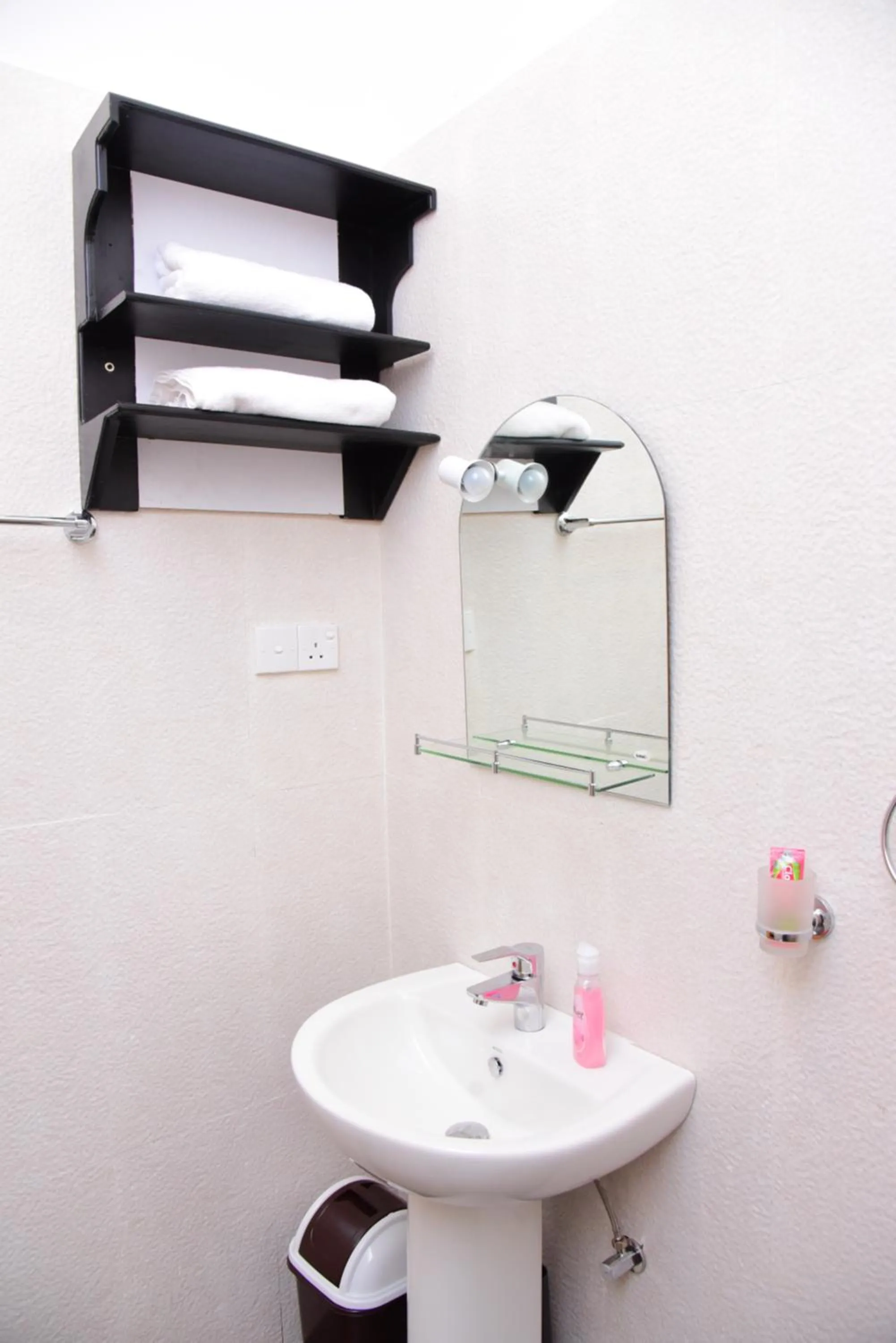 Bathroom in White Villa Airport Transit Hotel