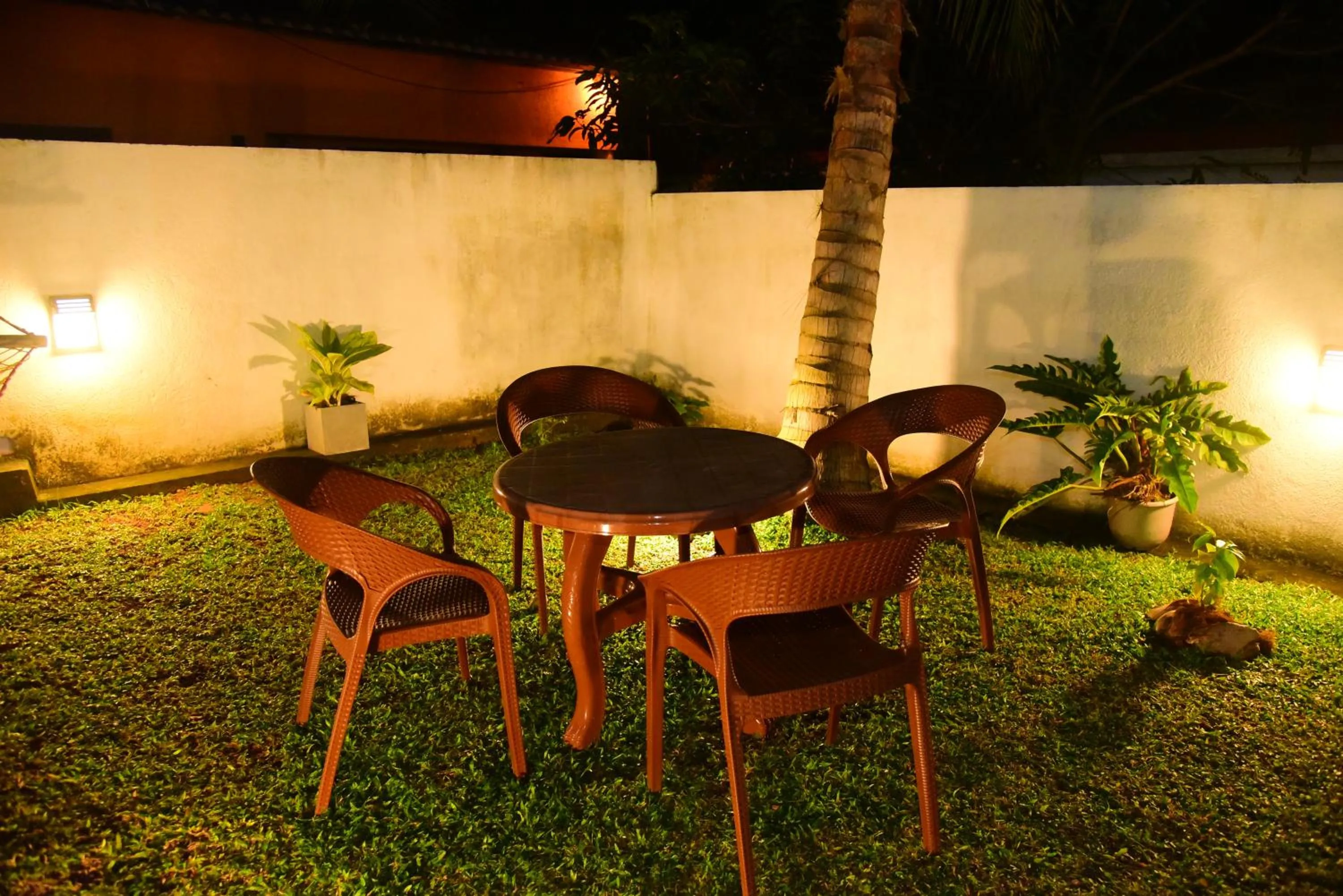 Night in White Villa Airport Transit Hotel