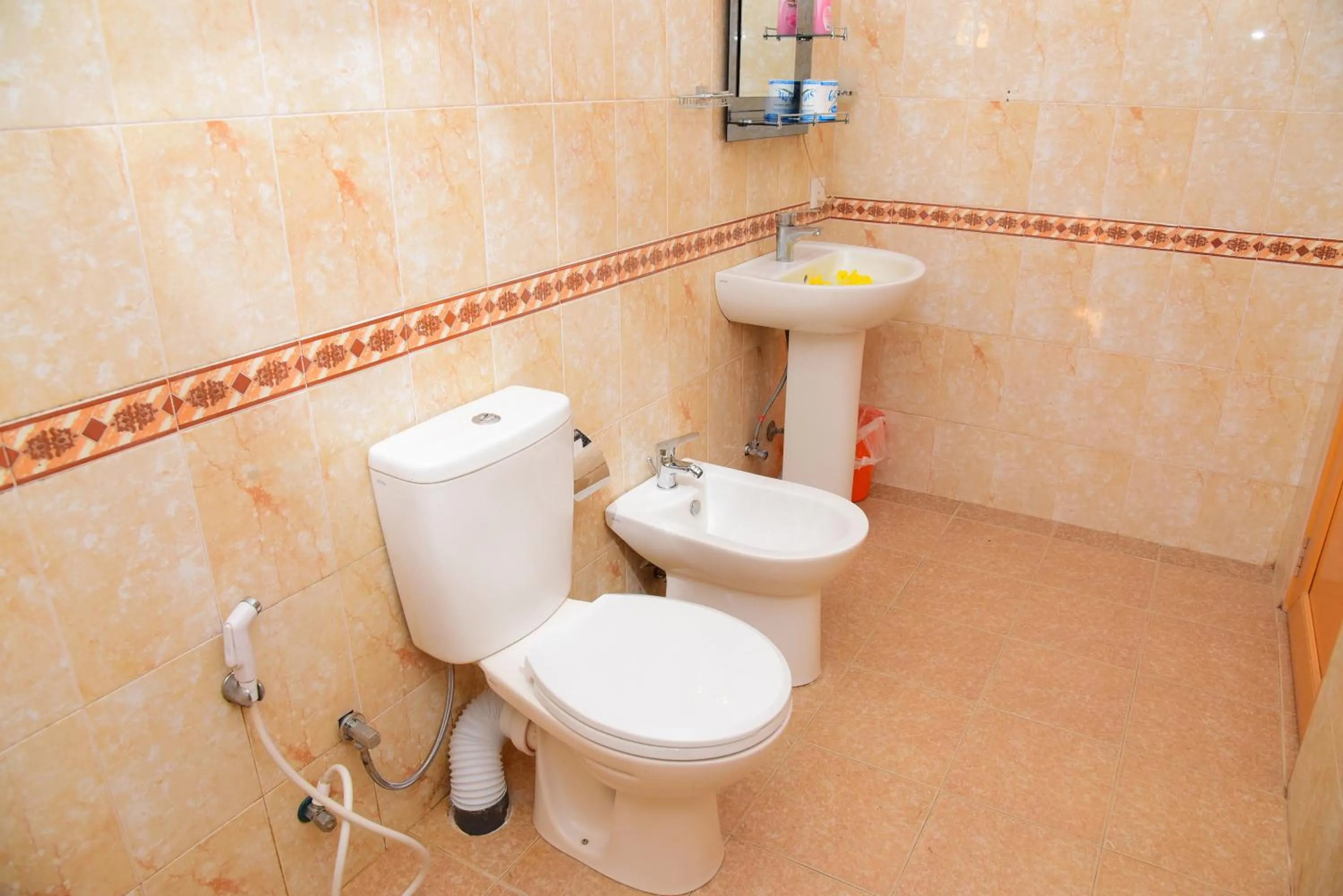 Bathroom in White Villa Airport Transit Hotel