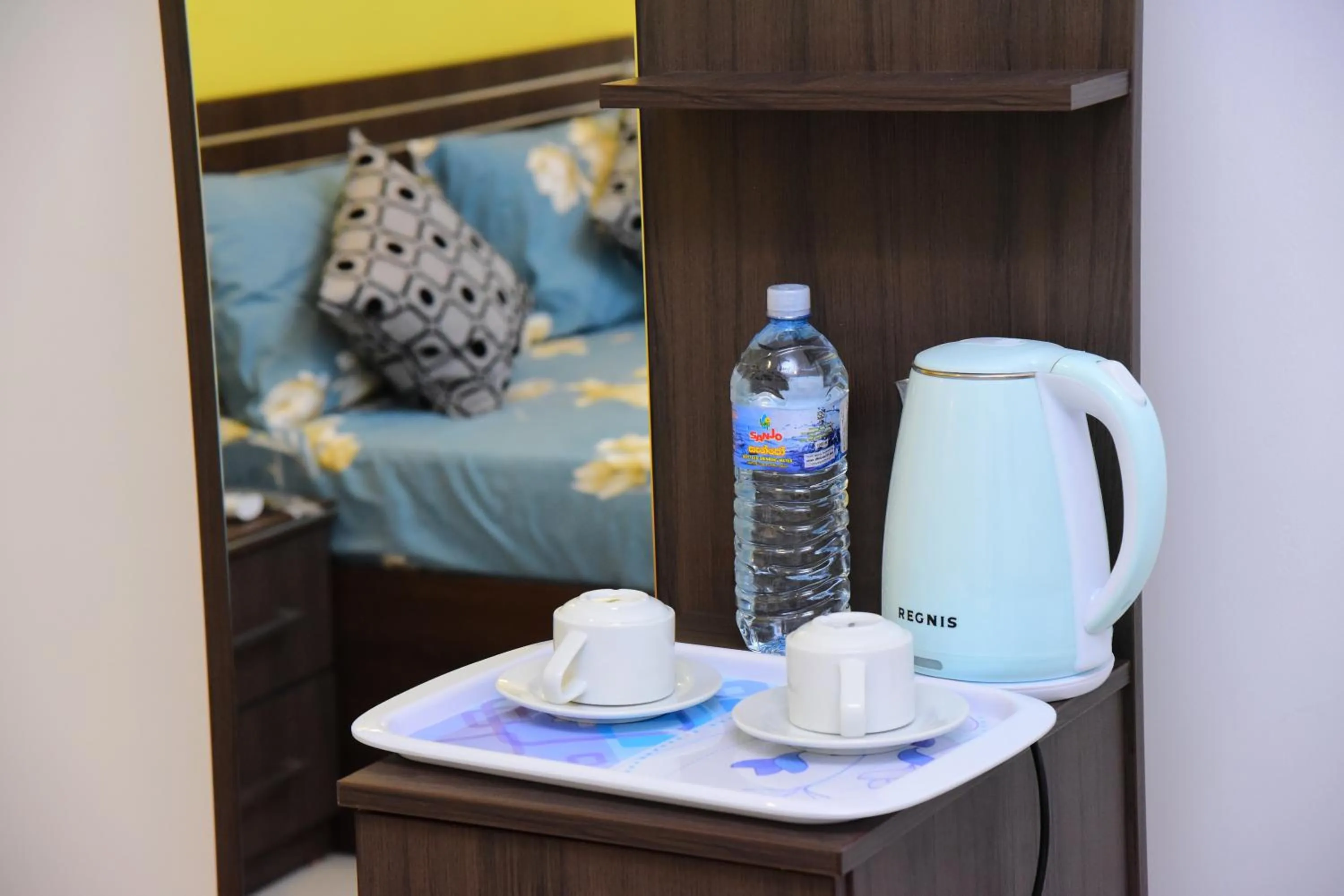 Coffee/tea facilities, Bed in White Villa Airport Transit Hotel