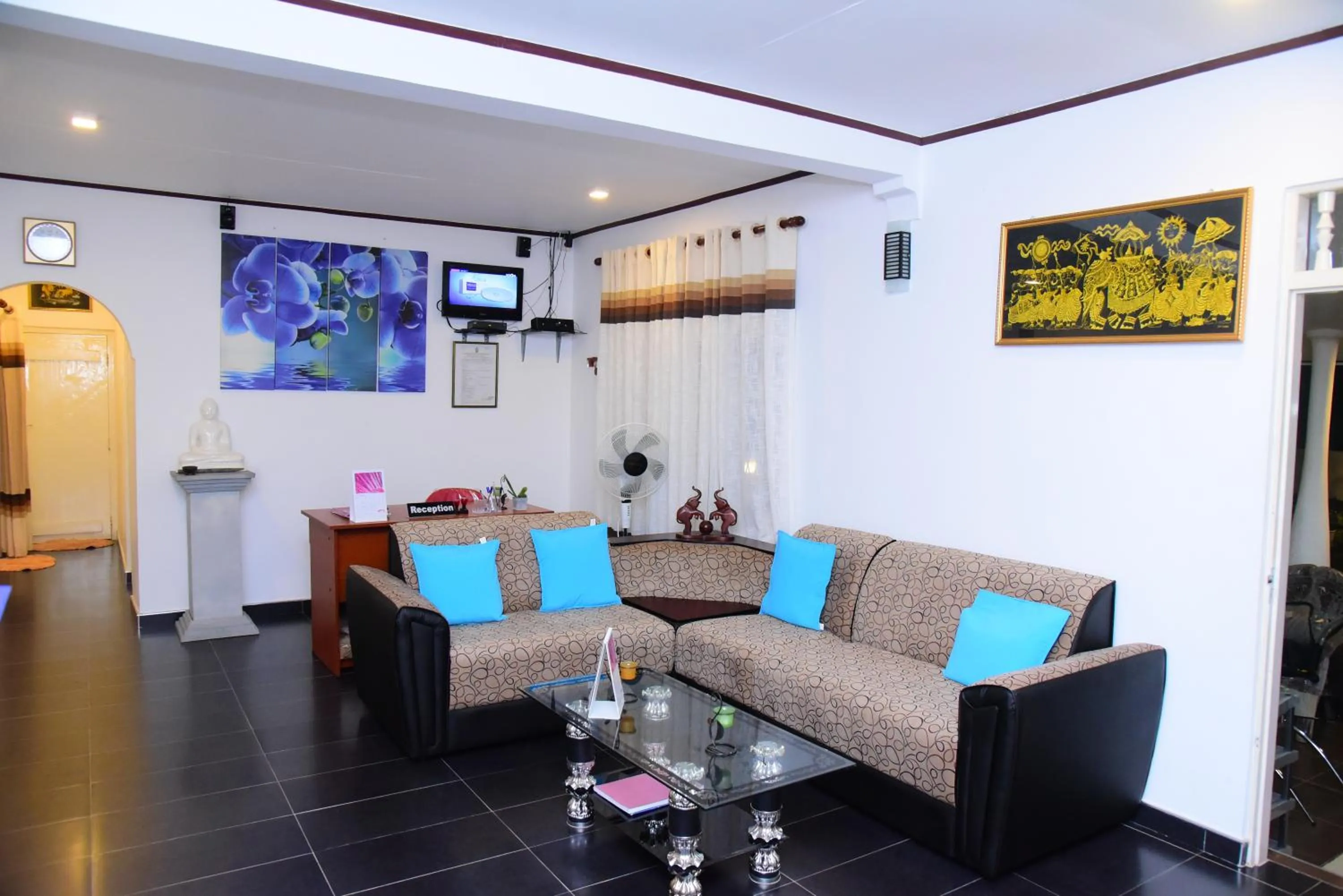 Living room in White Villa Airport Transit Hotel