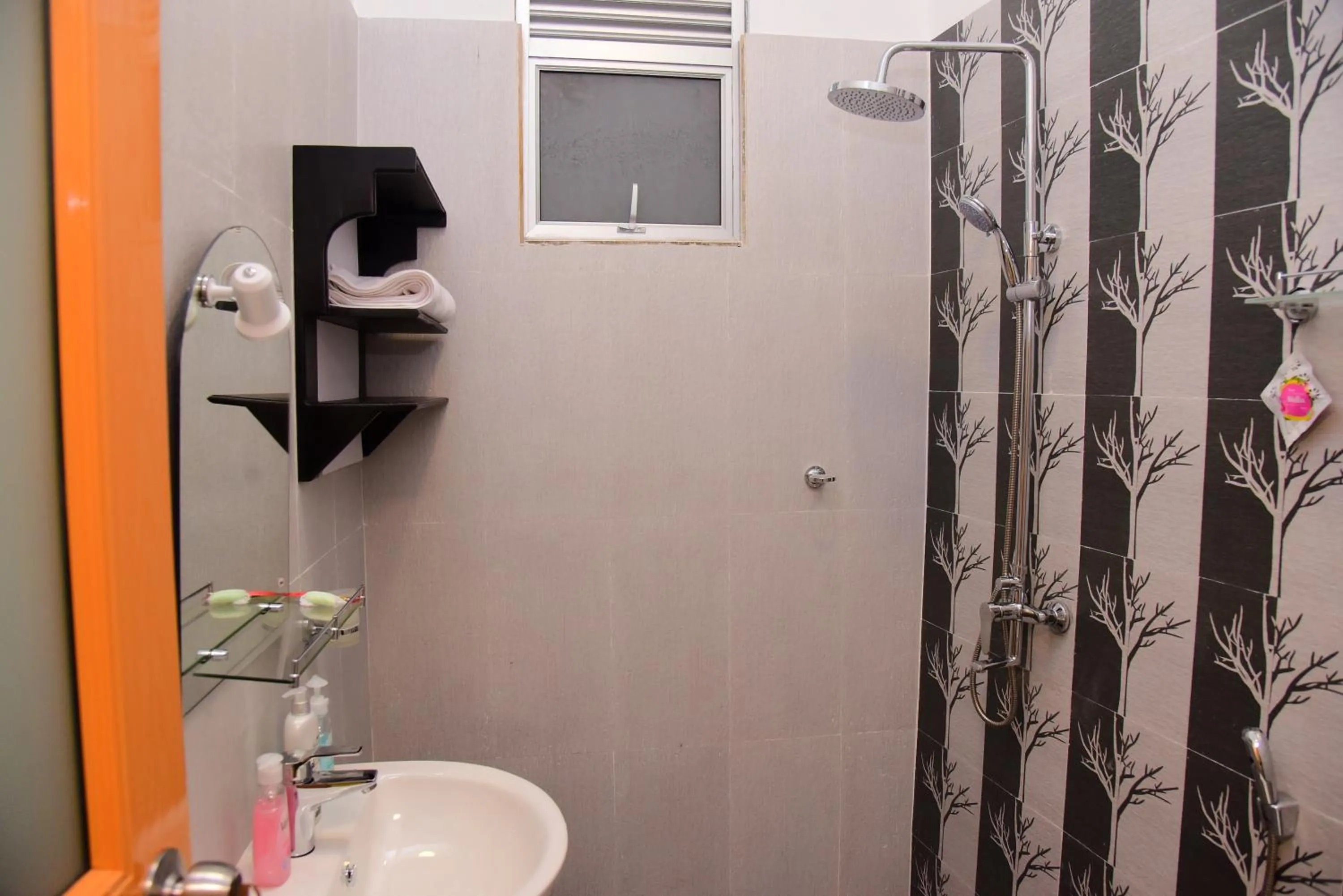 Bathroom in White Villa Airport Transit Hotel