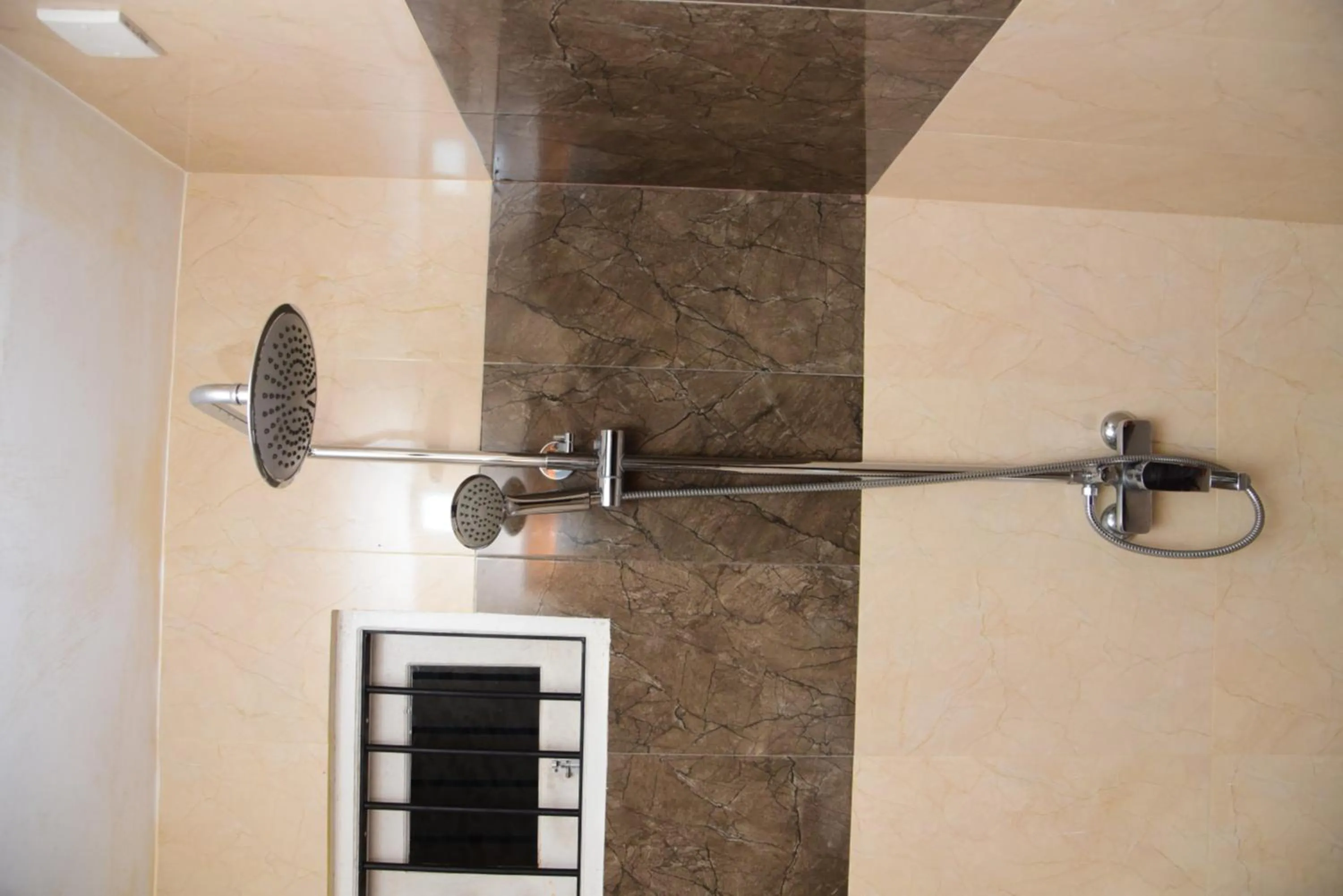 Bathroom in White Villa Airport Transit Hotel