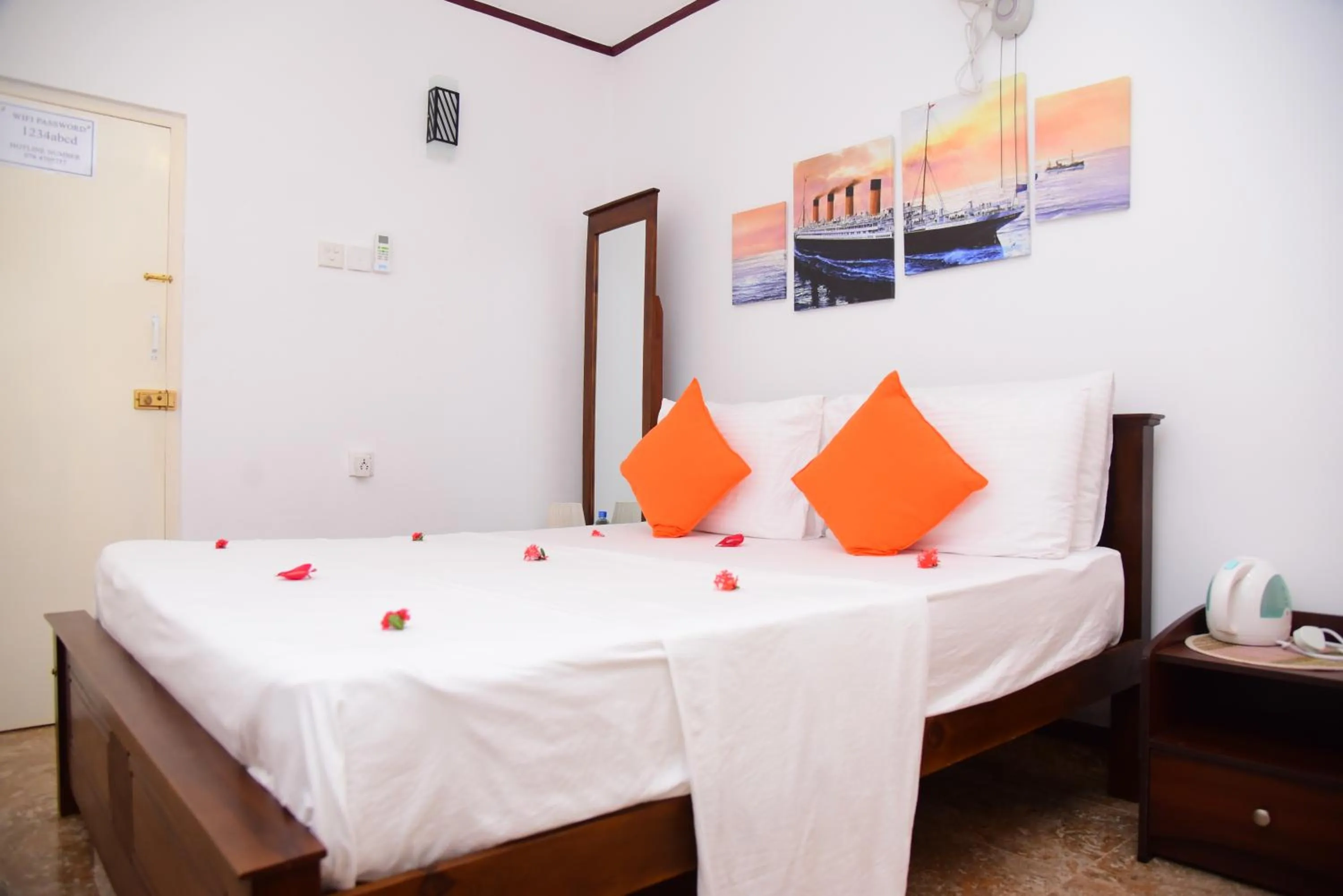 Photo of the whole room, Bed in White Villa Airport Transit Hotel