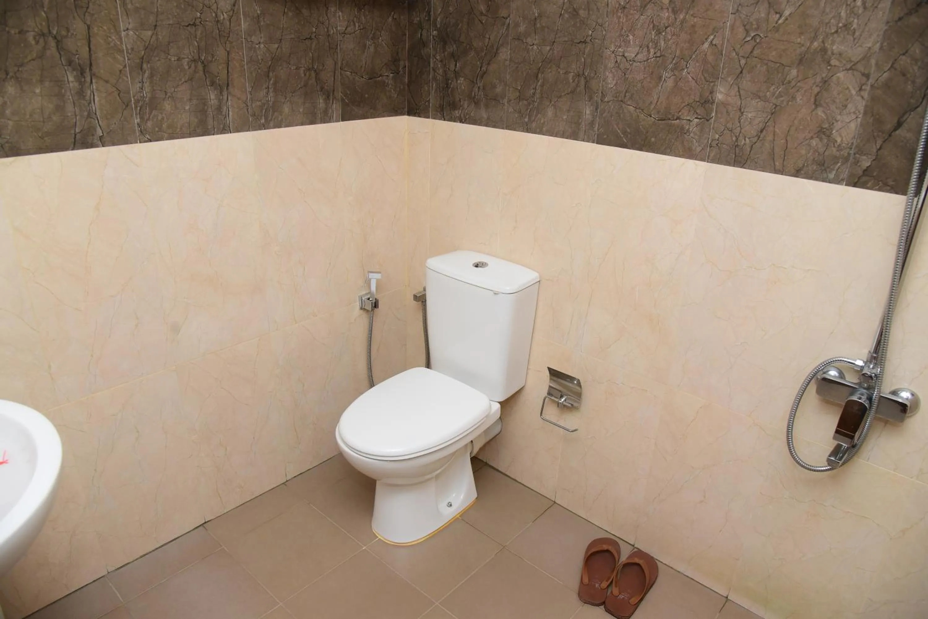 Bathroom in White Villa Airport Transit Hotel