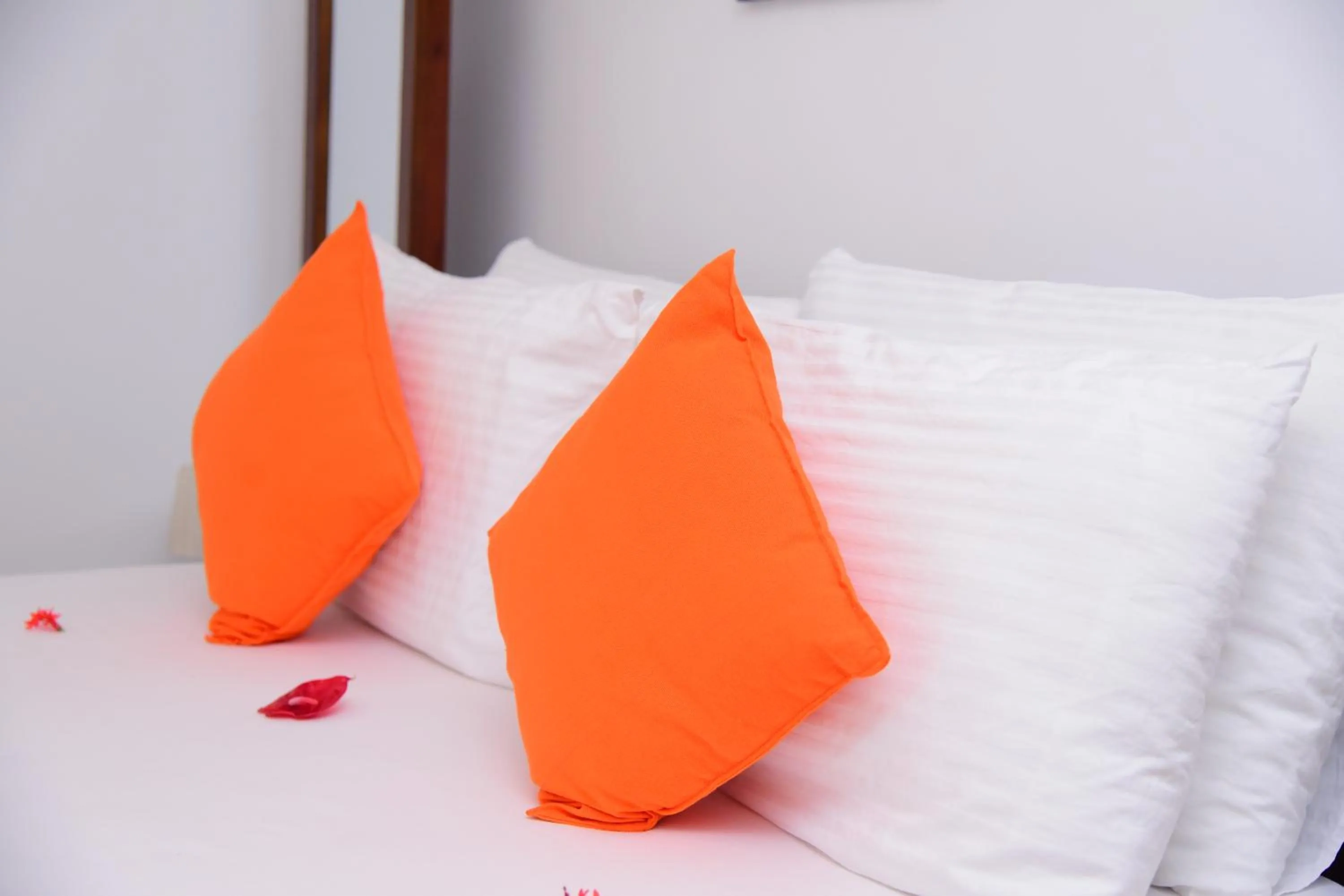 Bedroom, Bed in White Villa Airport Transit Hotel