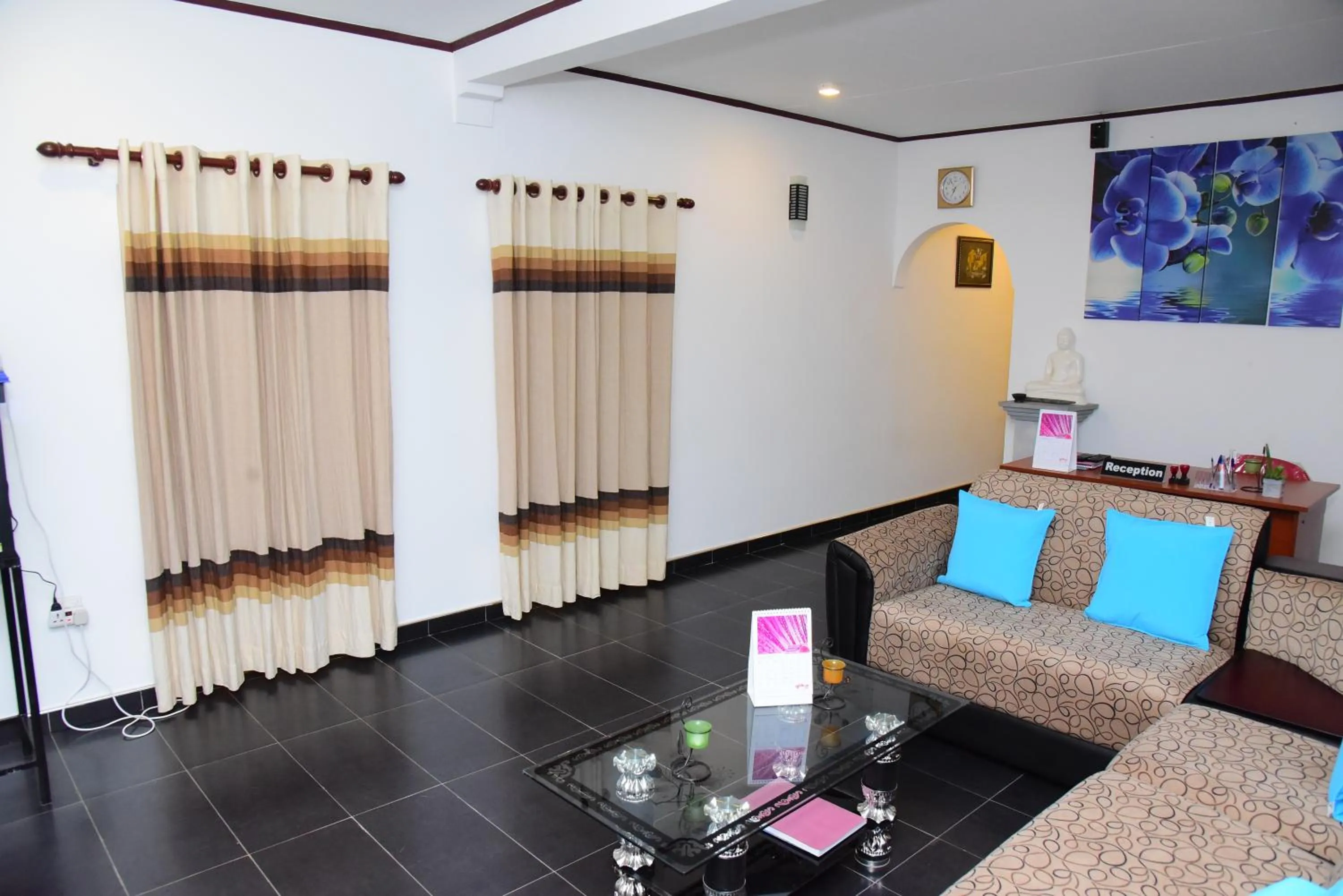 Facade/entrance in White Villa Airport Transit Hotel