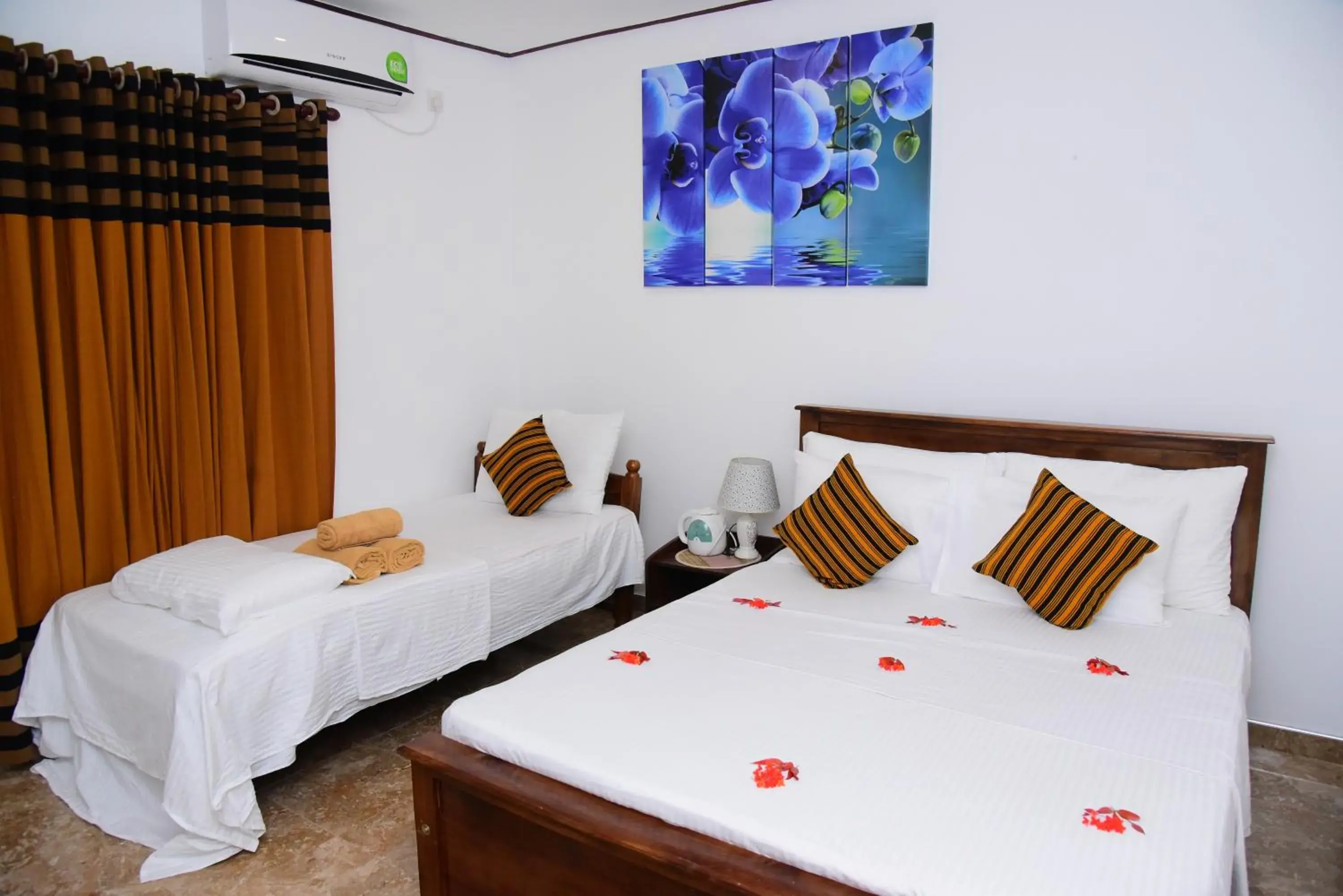 Standard Triple Room Free Airport Transfer - single occupancy in White Villa Airport Transit Hotel Standard Triple Room Free Airport Transfer - single occupancy in White Villa Airport Transit Hotel