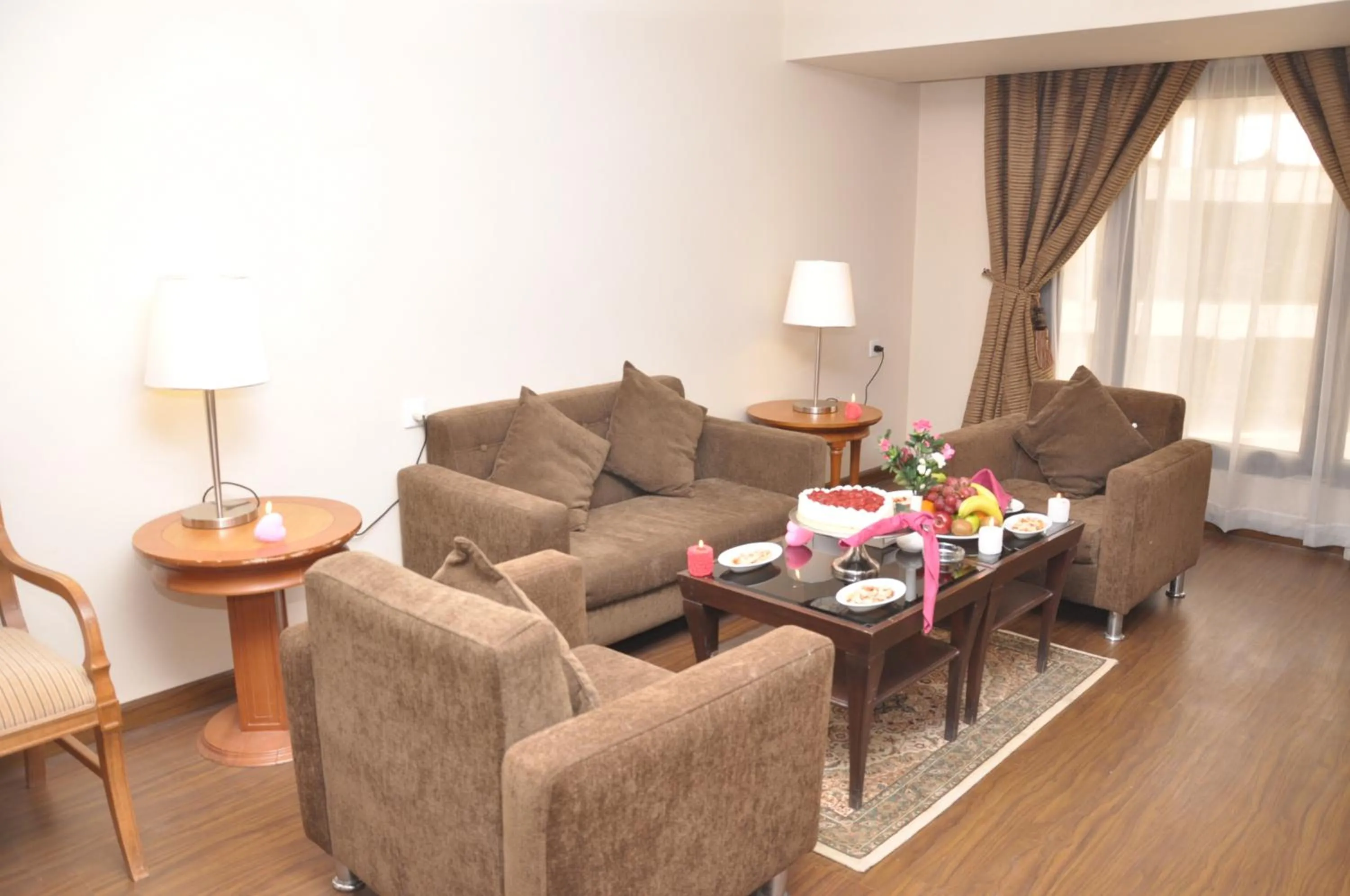 Living room in Reef Al Malaz International Hotel by Al Azmy