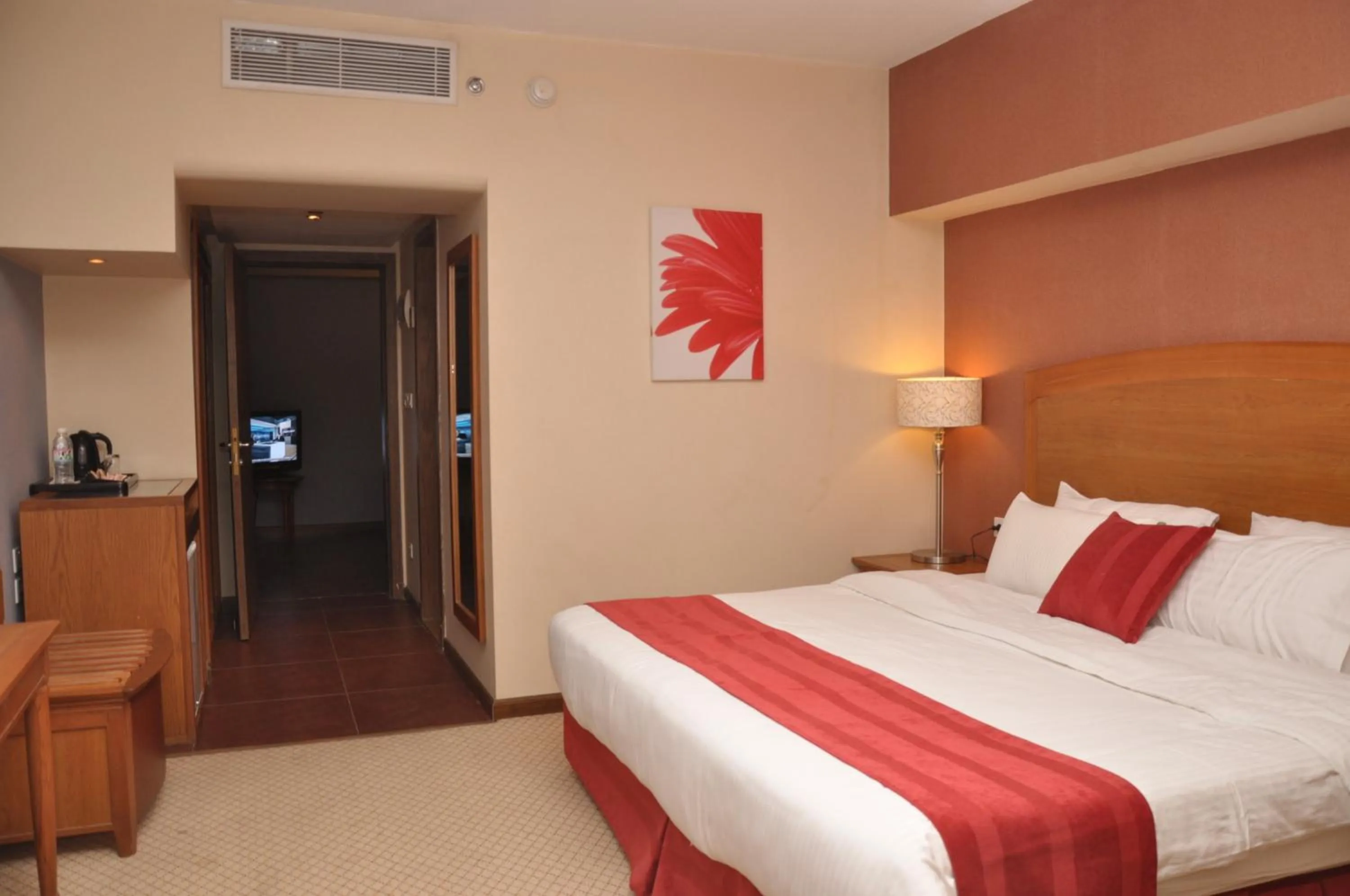 Bedroom, Bed in Reef Al Malaz International Hotel by Al Azmy
