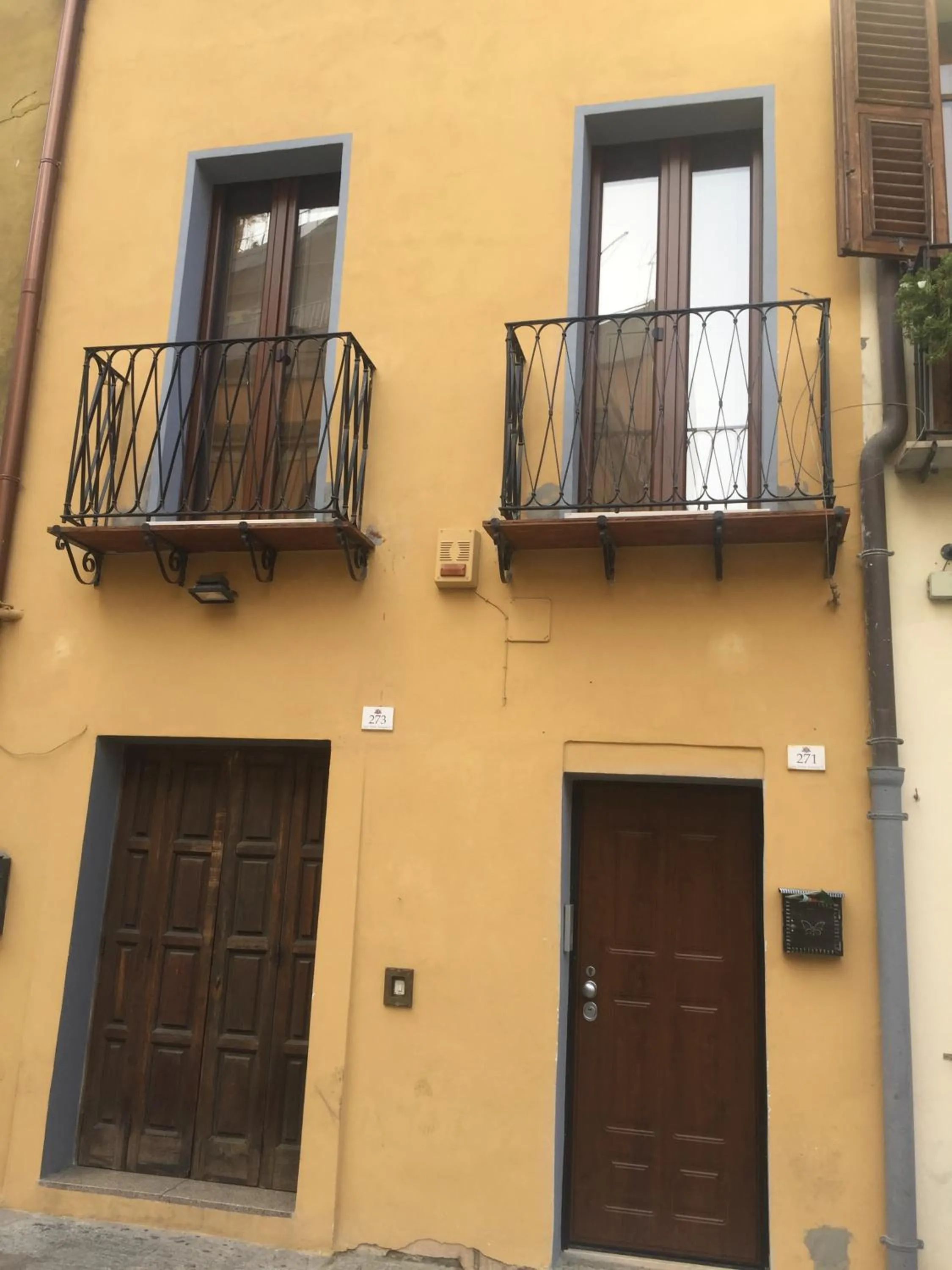 Facade/entrance in Al Corso